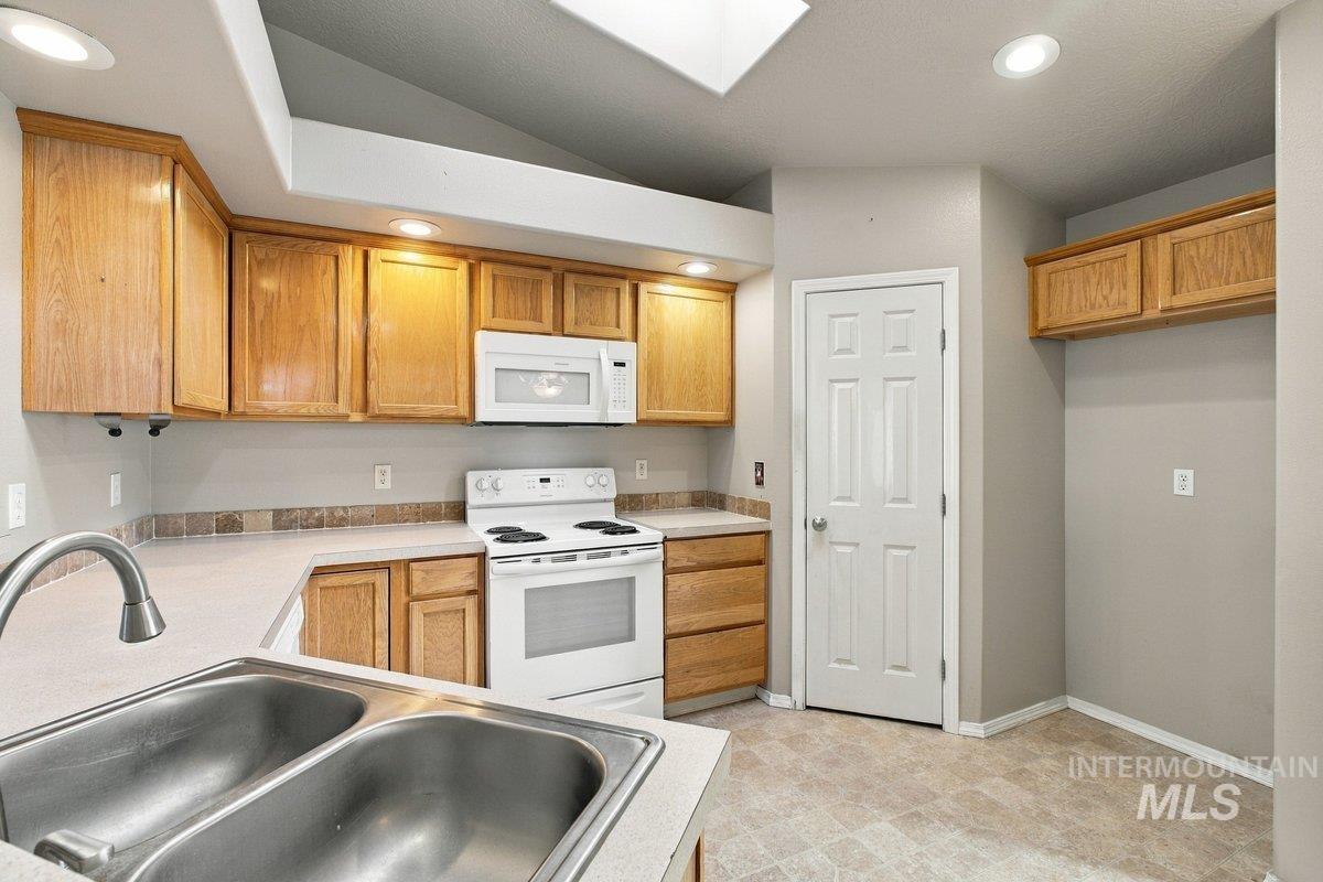 1812 S Camas St, Nampa, Idaho 83686, 3 Bedrooms, 2 Bathrooms, Residential For Sale, Price $369,900,MLS 99002934