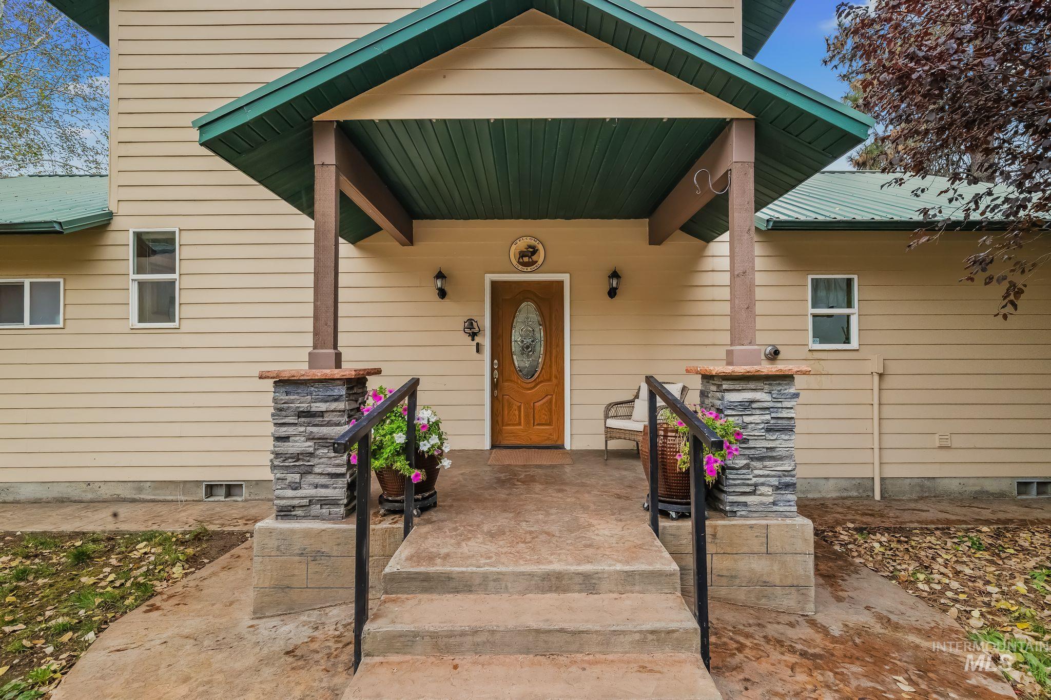 20795 Ryegrass Lane, Lenore, Idaho 83541, 2 Bedrooms, 2 Bathrooms, Residential For Sale, Price $660,000,MLS 99002937