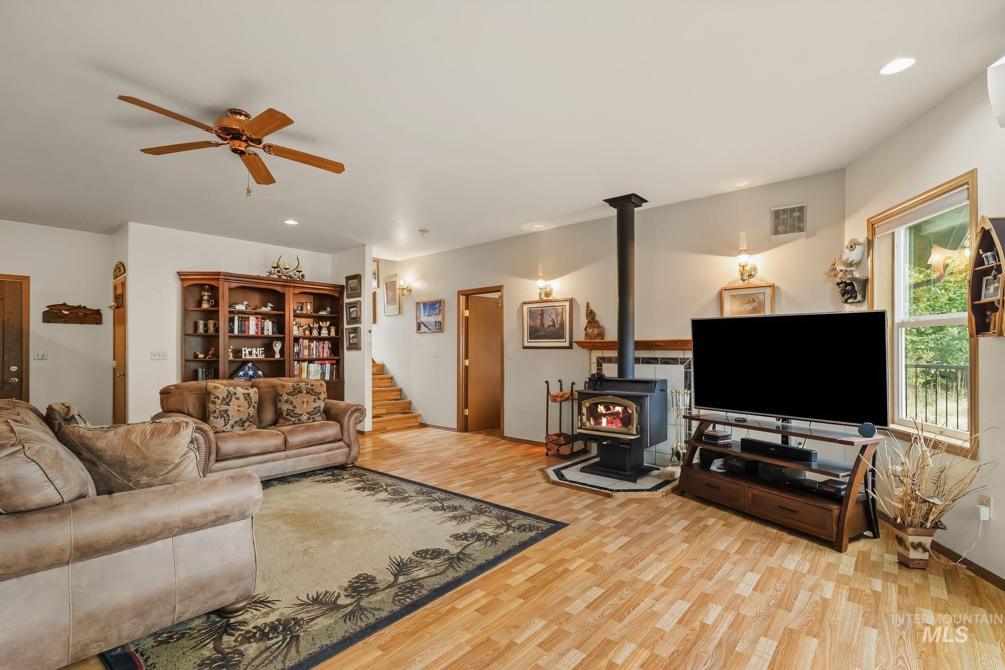 20795 Ryegrass Lane, Lenore, Idaho 83541, 2 Bedrooms, 2 Bathrooms, Residential For Sale, Price $660,000,MLS 99002937
