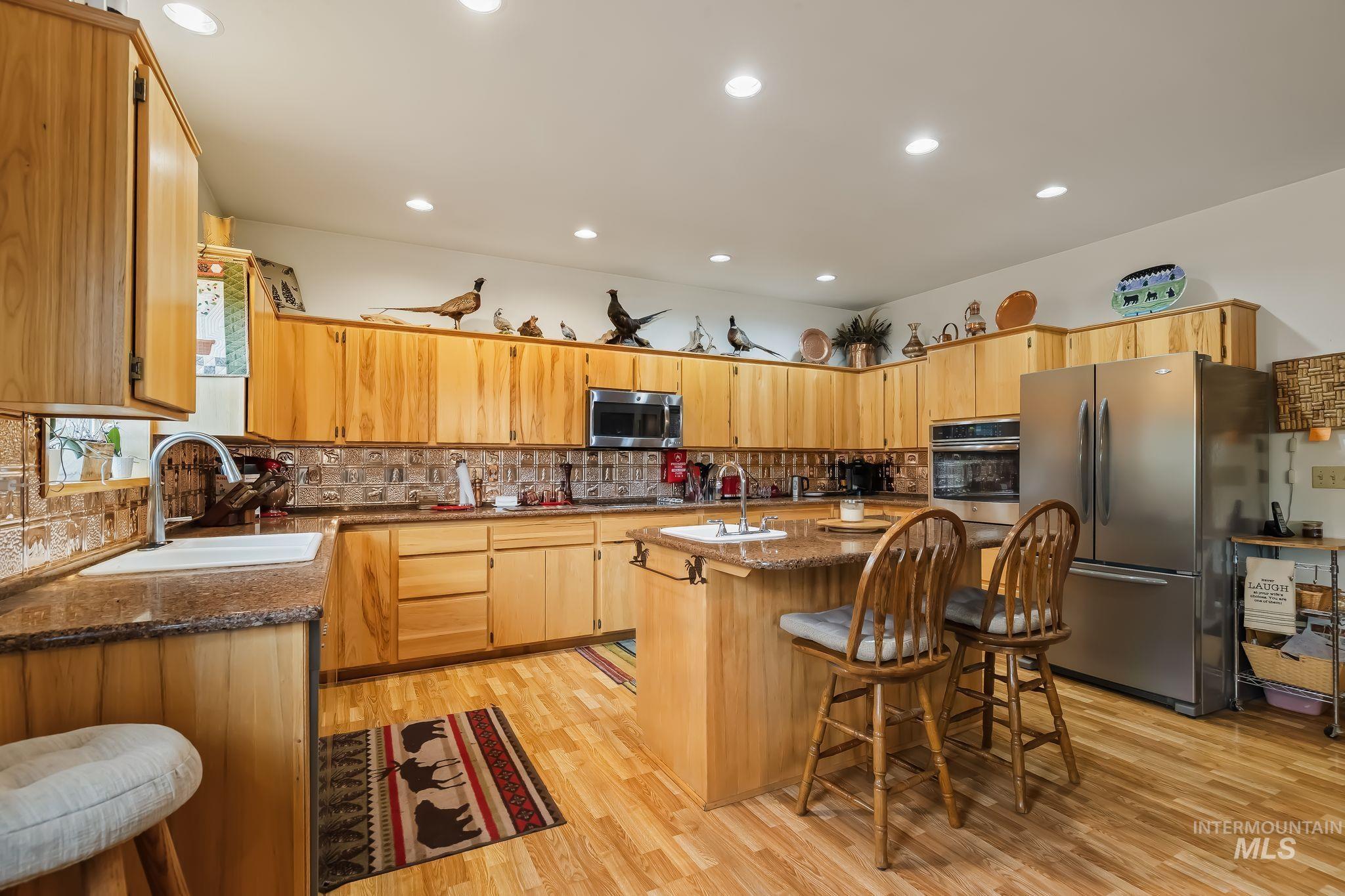 20795 Ryegrass Lane, Lenore, Idaho 83541, 2 Bedrooms, 2 Bathrooms, Residential For Sale, Price $660,000,MLS 99002937