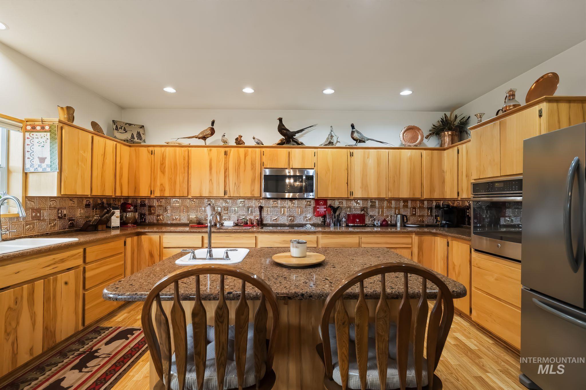 20795 Ryegrass Lane, Lenore, Idaho 83541, 2 Bedrooms, 2 Bathrooms, Residential For Sale, Price $660,000,MLS 99002937