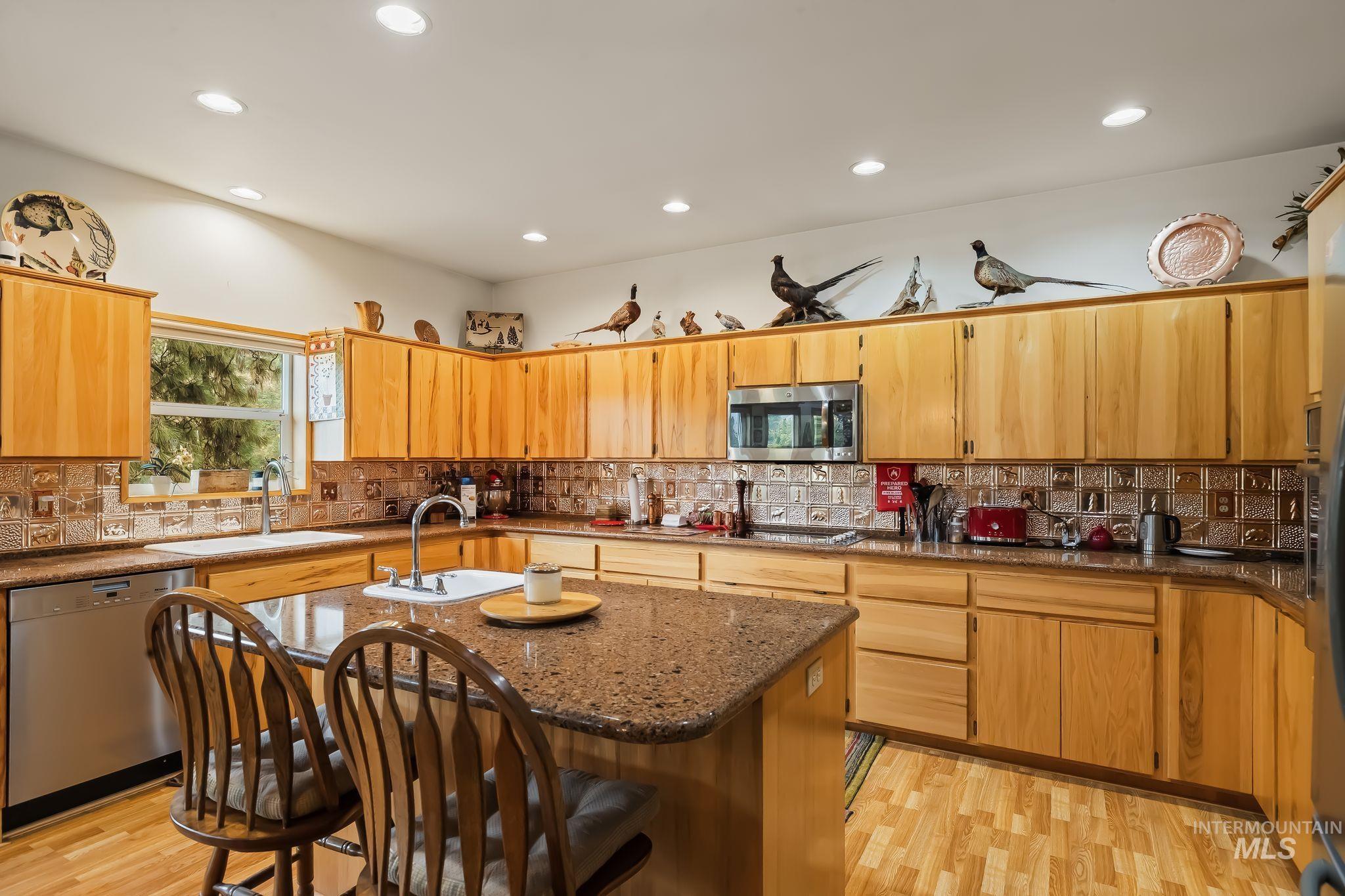 20795 Ryegrass Lane, Lenore, Idaho 83541, 2 Bedrooms, 2 Bathrooms, Residential For Sale, Price $660,000,MLS 99002937