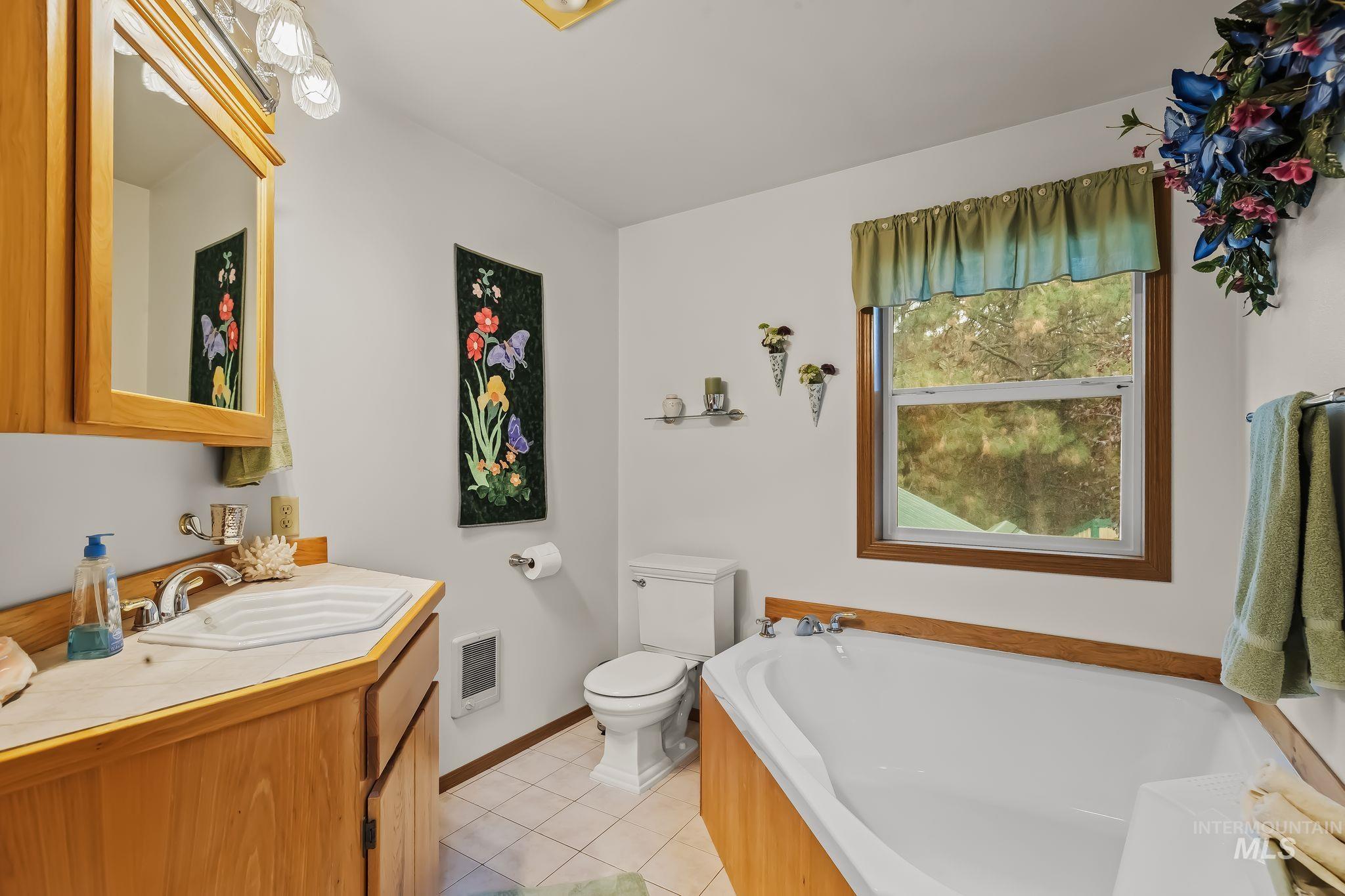 20795 Ryegrass Lane, Lenore, Idaho 83541, 2 Bedrooms, 2 Bathrooms, Residential For Sale, Price $660,000,MLS 99002937