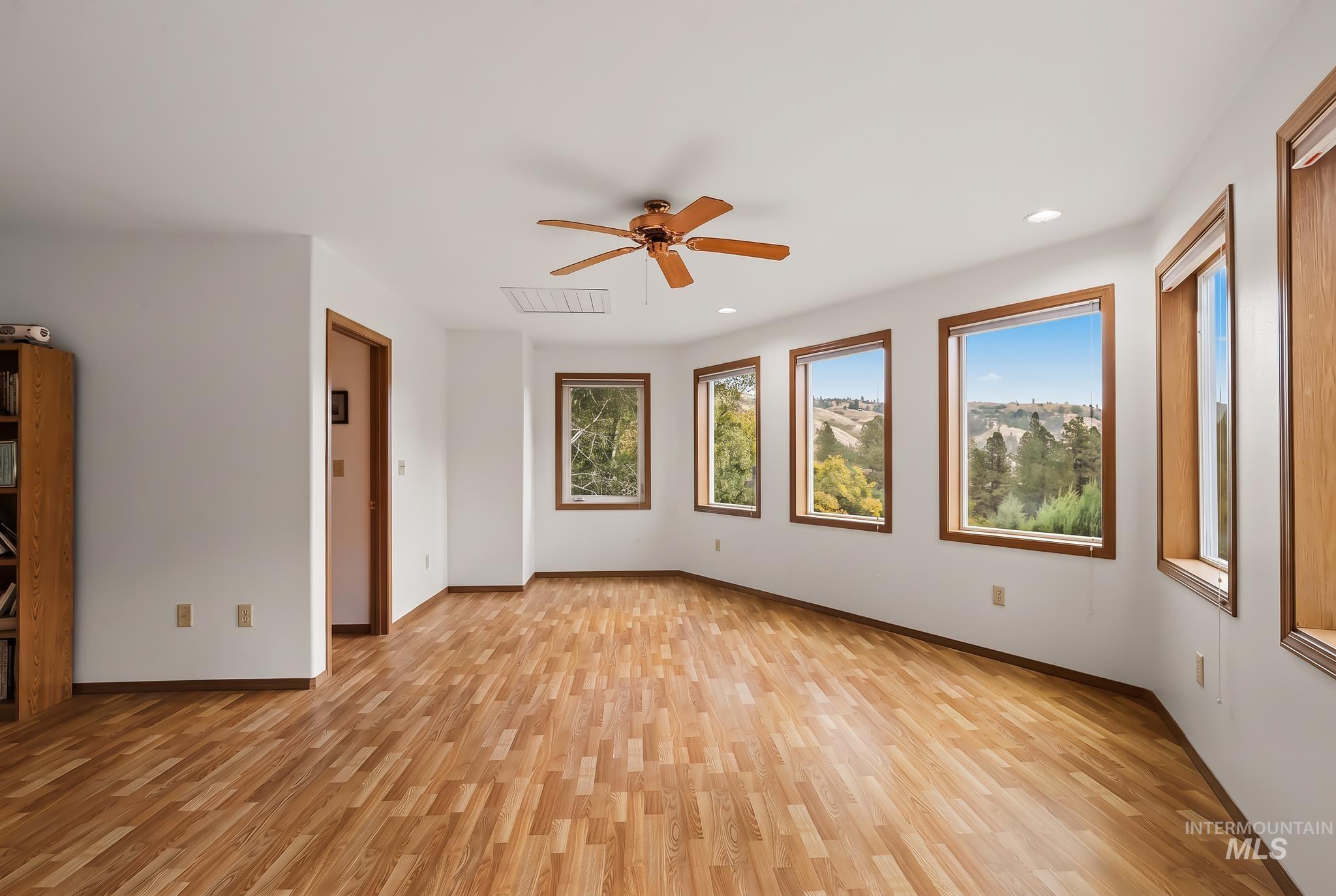 20795 Ryegrass Lane, Lenore, Idaho 83541, 2 Bedrooms, 2 Bathrooms, Residential For Sale, Price $660,000,MLS 99002937