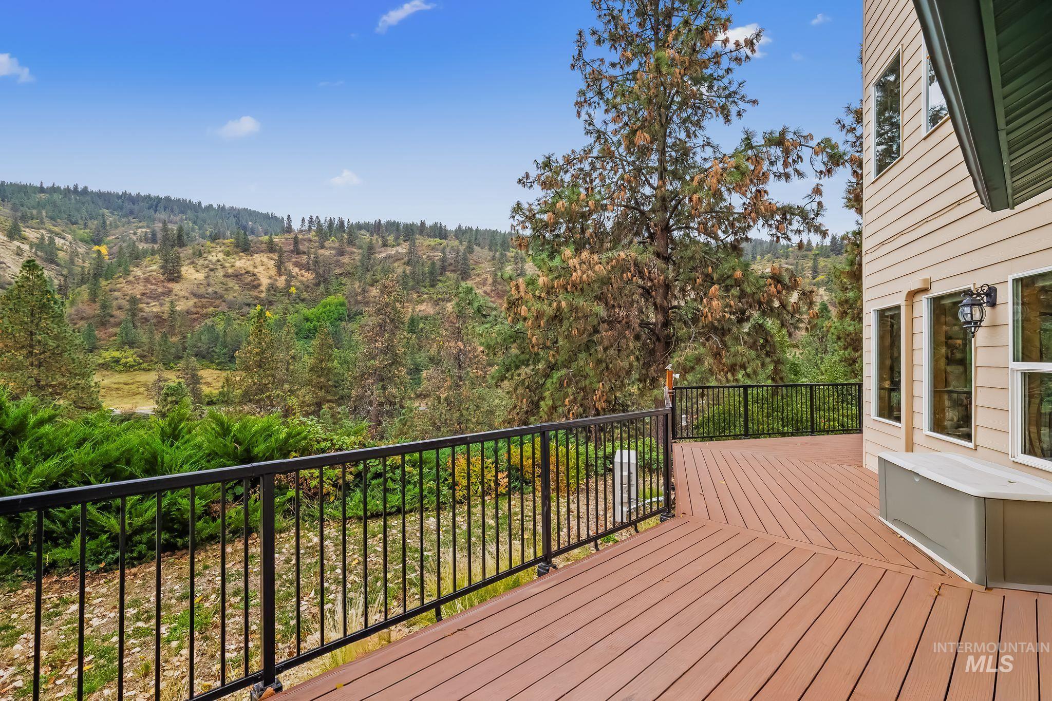 20795 Ryegrass Lane, Lenore, Idaho 83541, 2 Bedrooms, 2 Bathrooms, Residential For Sale, Price $660,000,MLS 99002937
