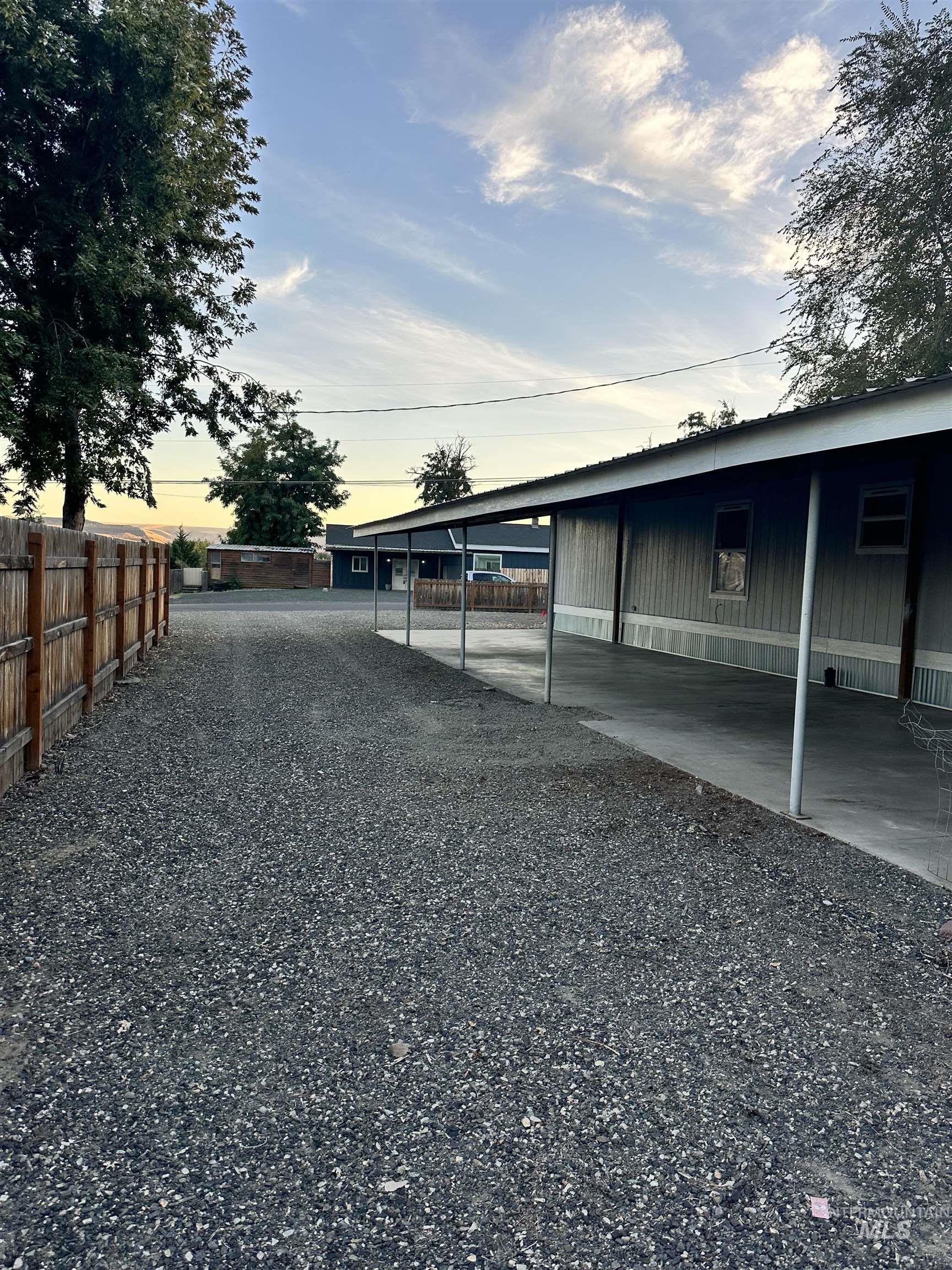 1008 20th Ave, Clarkston, Washington 99403, 3 Bedrooms, 1 Bathroom, Residential For Sale, Price $195,000,MLS 99002939