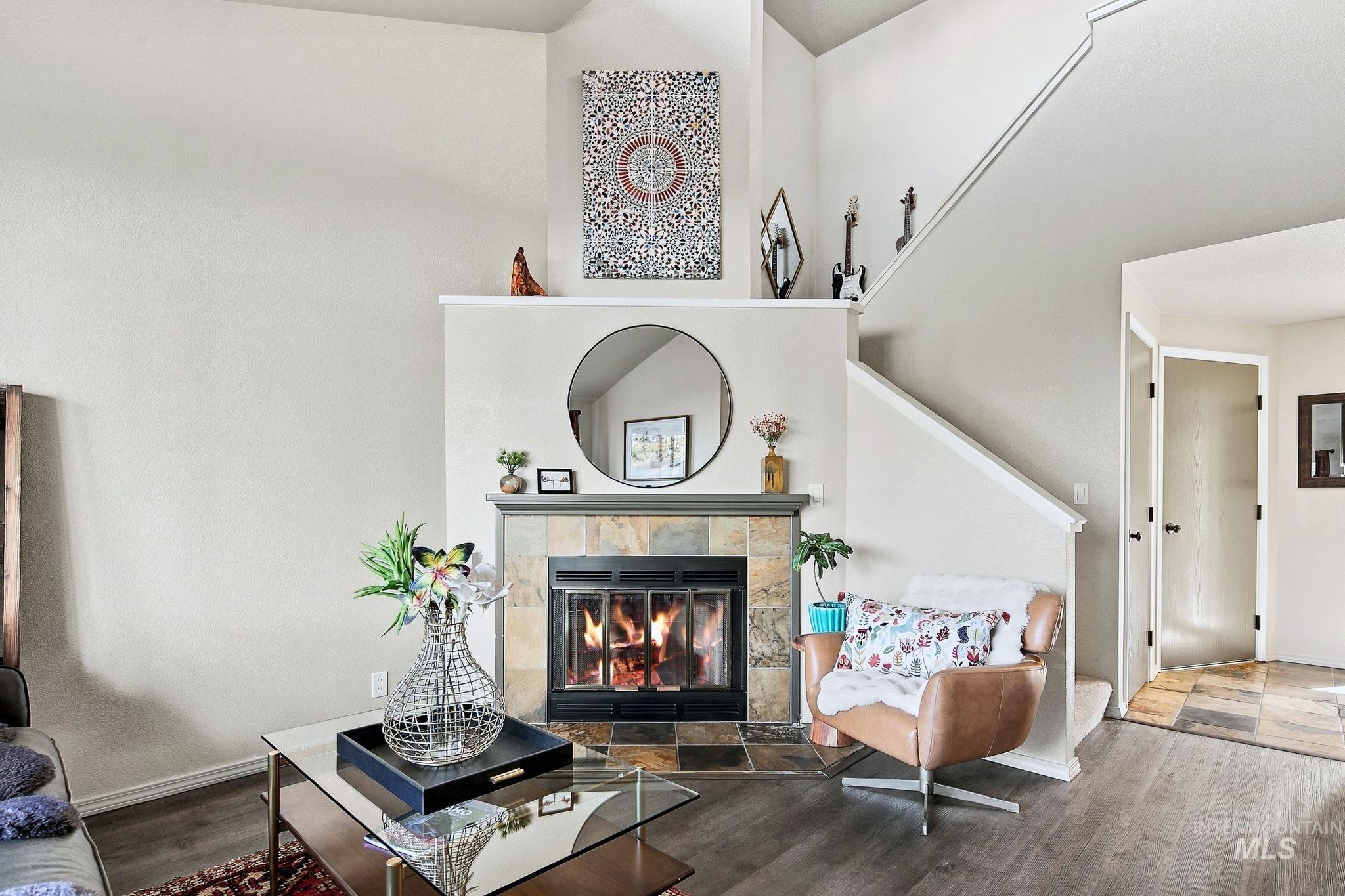 879 N Christine Lane, Boise, Idaho 83704, 2 Bedrooms, 2.5 Bathrooms, Residential For Sale, Price $359,900,MLS 99002948