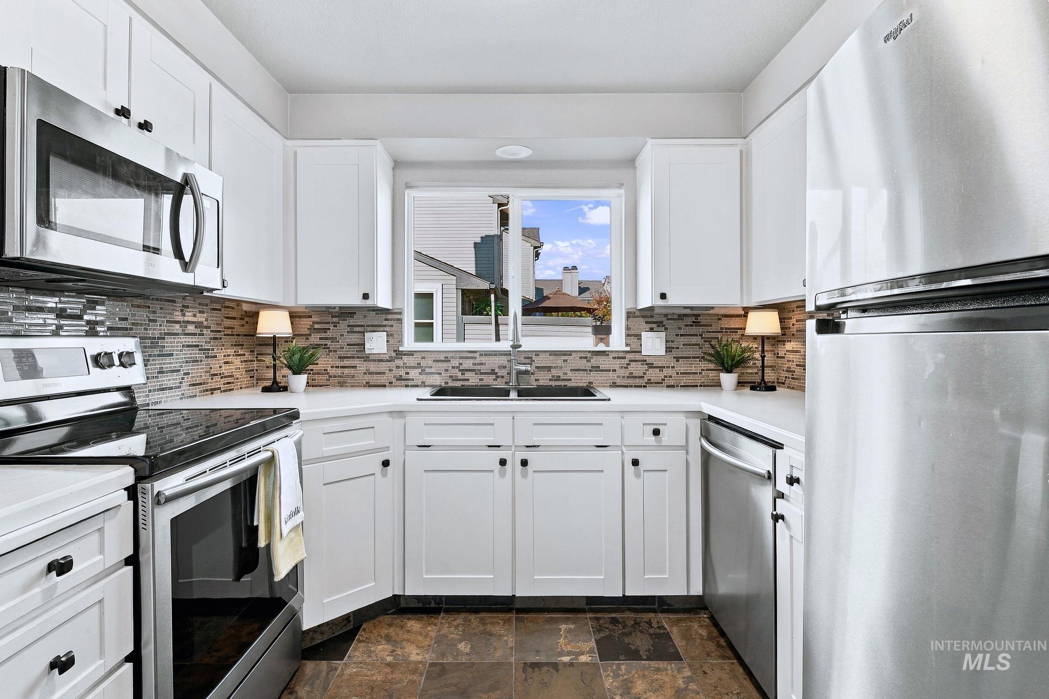 879 N Christine Lane, Boise, Idaho 83704, 2 Bedrooms, 2.5 Bathrooms, Residential For Sale, Price $359,900,MLS 99002948