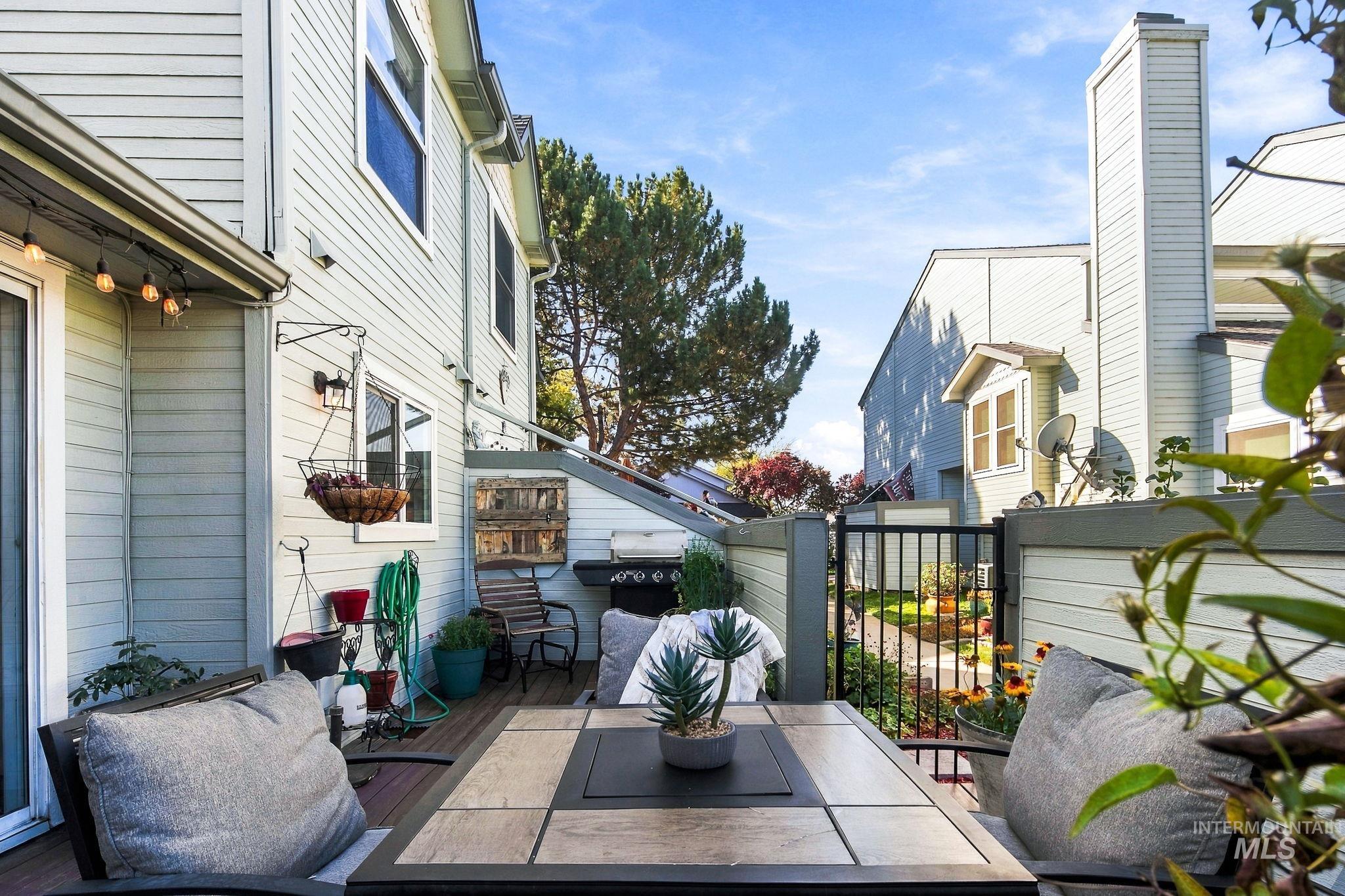 879 N Christine Lane, Boise, Idaho 83704, 2 Bedrooms, 2.5 Bathrooms, Residential For Sale, Price $359,900,MLS 99002948