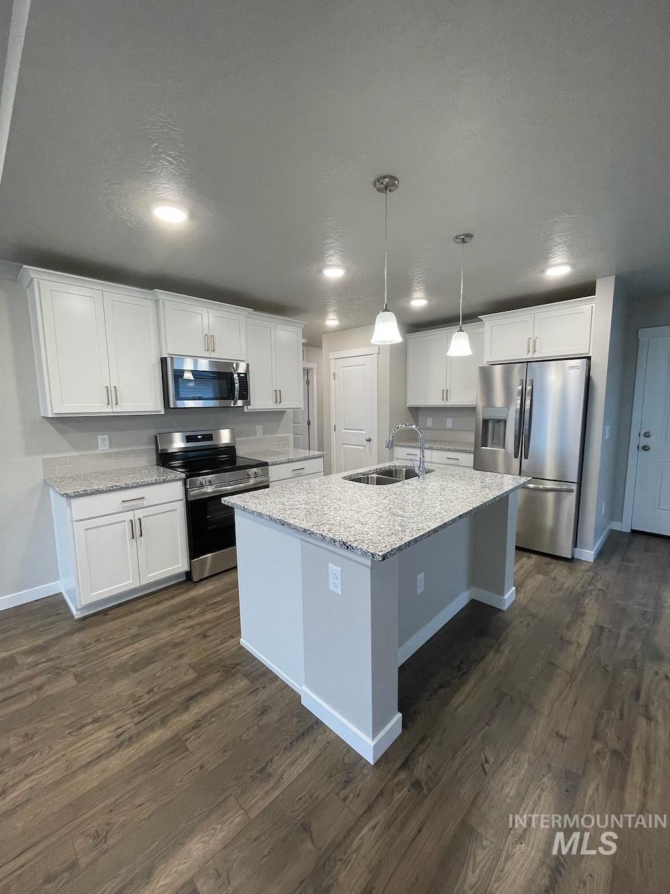 10458 Rockaway Ridge St., Nampa, Idaho 83687, 3 Bedrooms, 2 Bathrooms, Residential For Sale, Price $399,900,MLS 99002950
