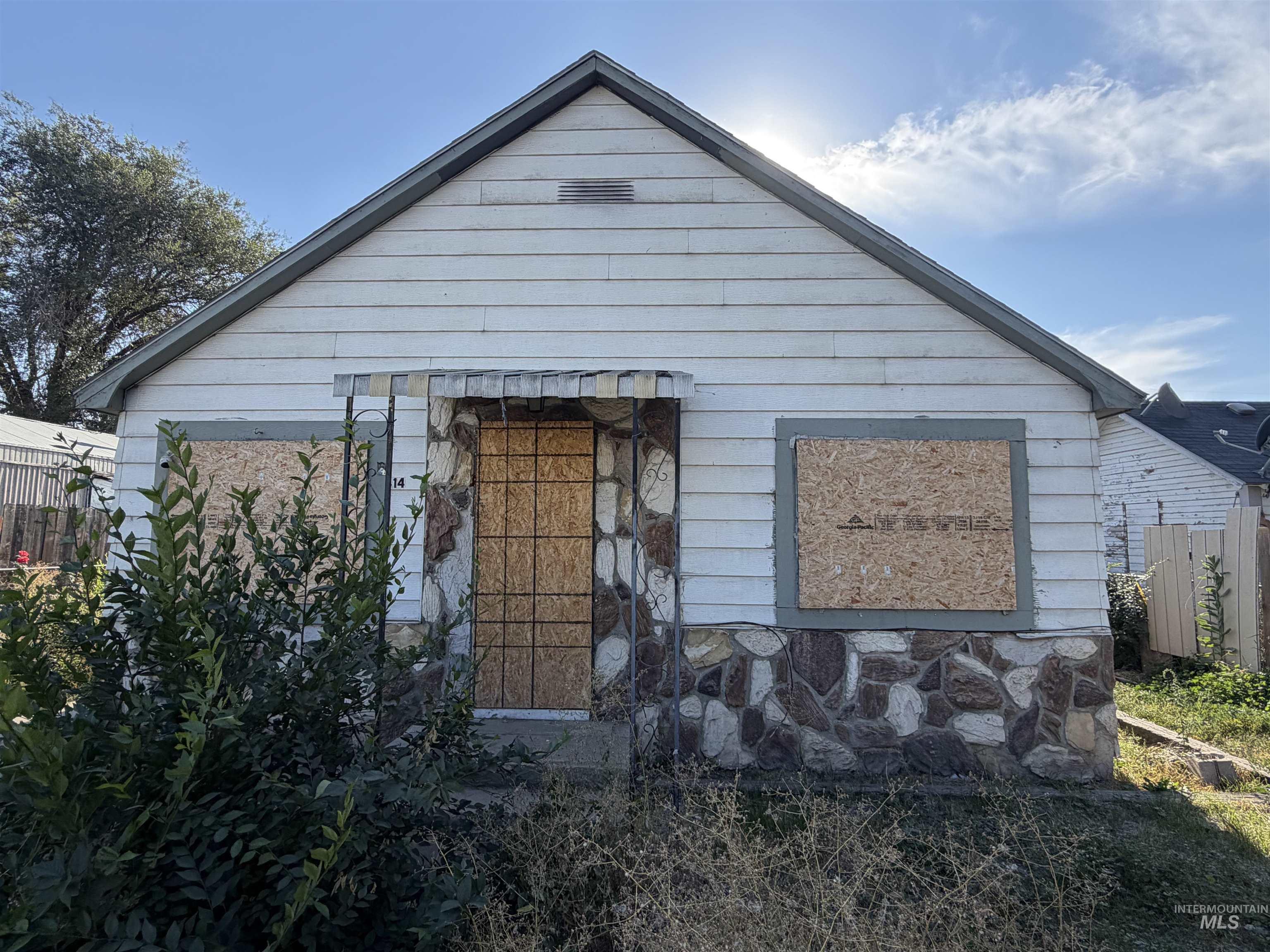 414 E E Chicago, Caldwell, Idaho 83605, 2 Bedrooms, 1 Bathroom, Residential For Sale, Price $130,000,MLS 99002953