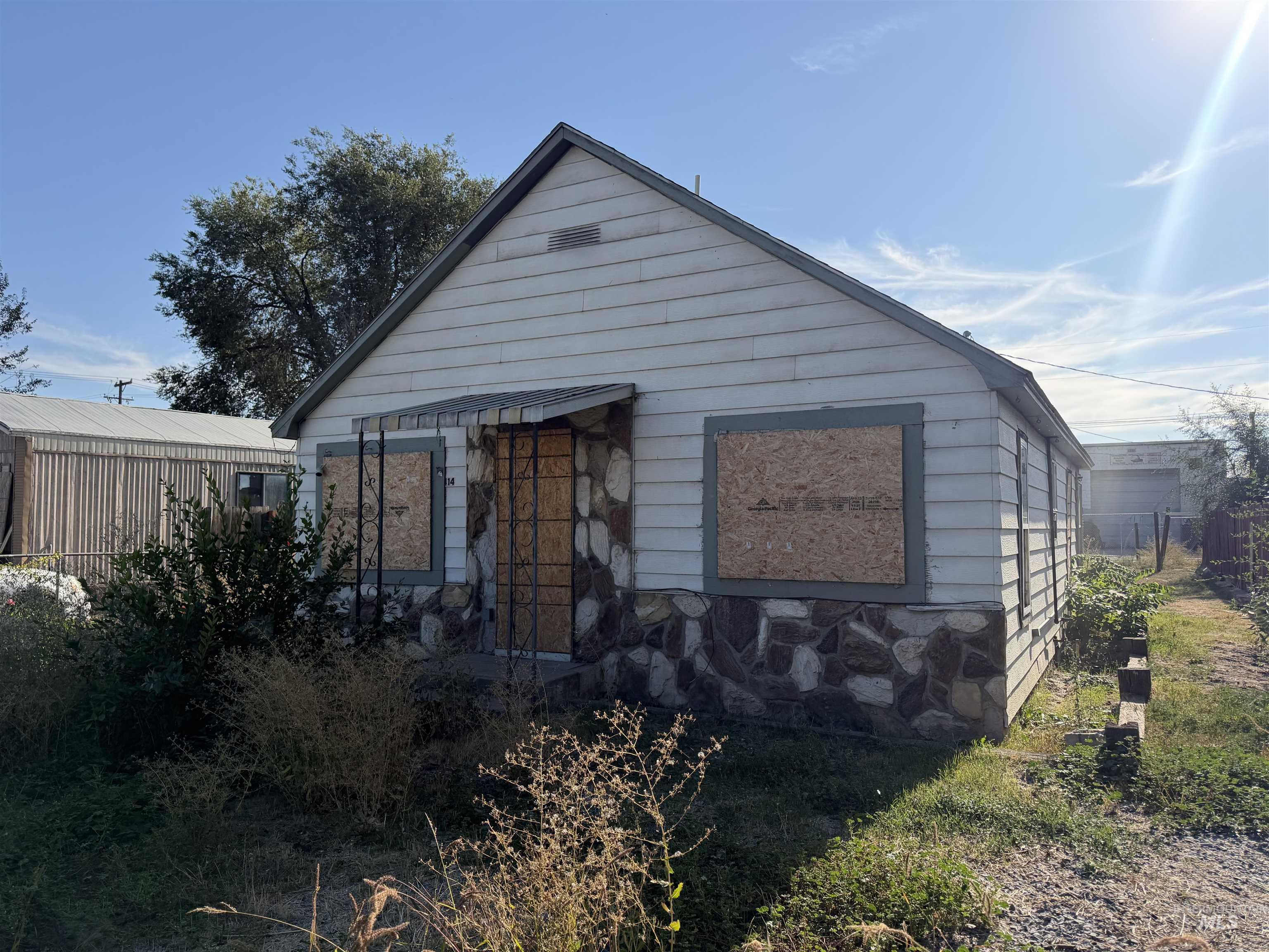 414 E E Chicago, Caldwell, Idaho 83605, 2 Bedrooms, 1 Bathroom, Residential For Sale, Price $130,000,MLS 99002953