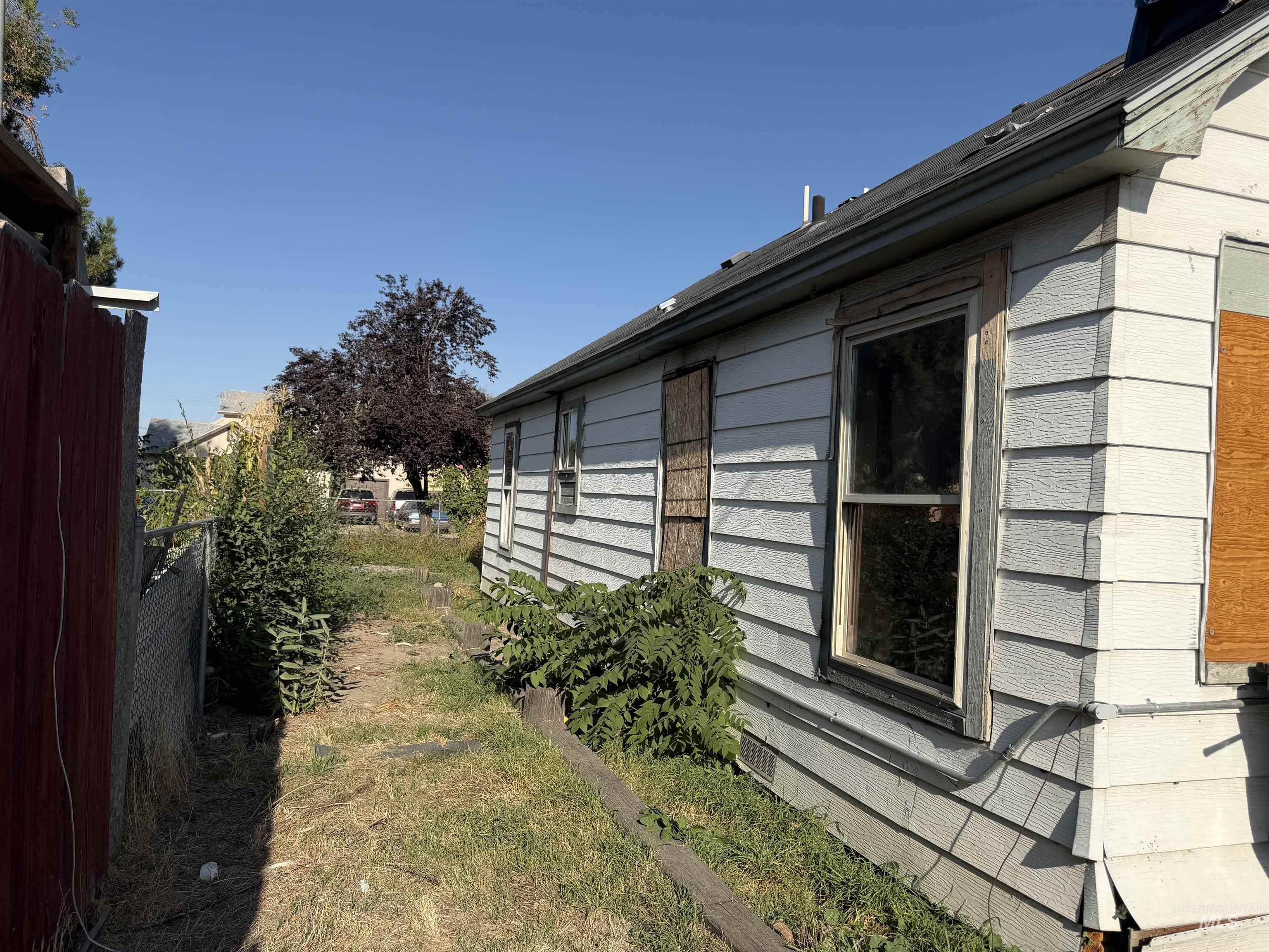 414 E E Chicago, Caldwell, Idaho 83605, 2 Bedrooms, 1 Bathroom, Residential For Sale, Price $130,000,MLS 99002953