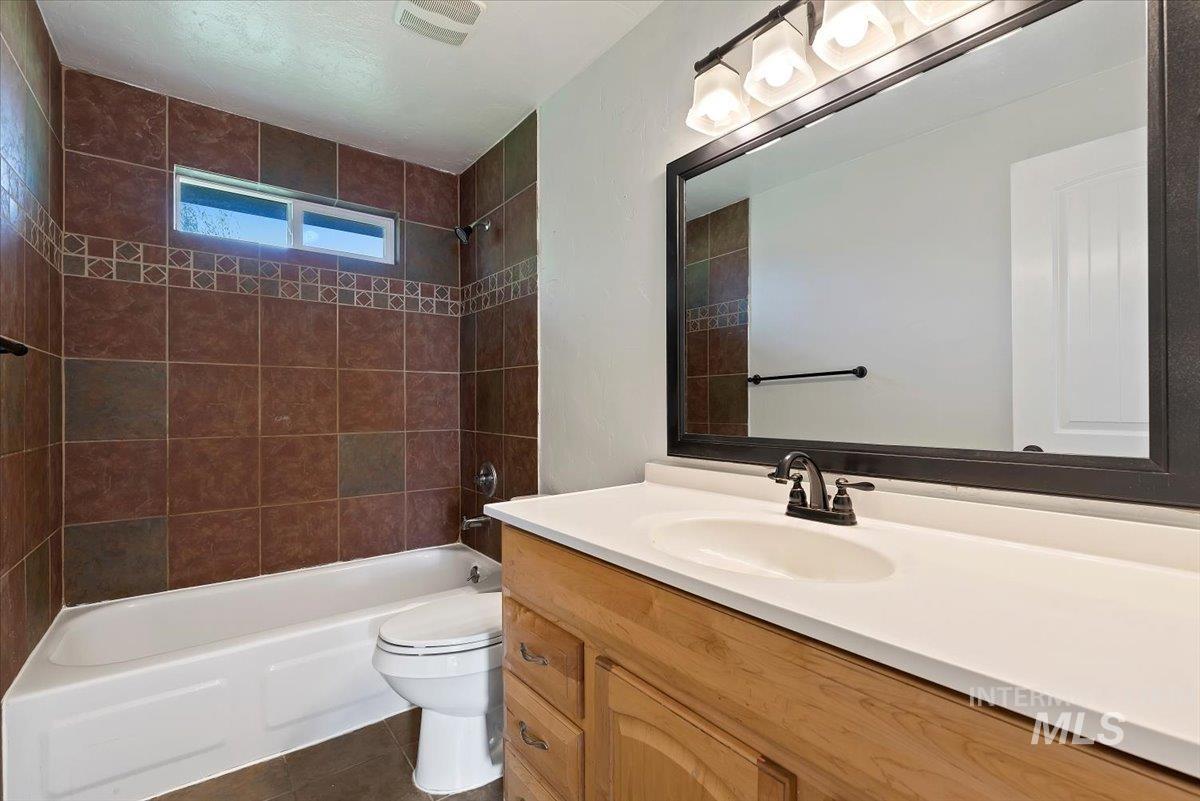 13151 S Cholla Dr, Kuna, Idaho 83634, 4 Bedrooms, 2 Bathrooms, Residential For Sale, Price $574,900, 99002961
