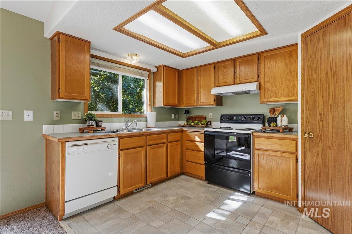 2515 Sunflower, Nampa, Idaho 83686, 3 Bedrooms, 2 Bathrooms, Residential For Sale, Price $360,000,MLS 99002980