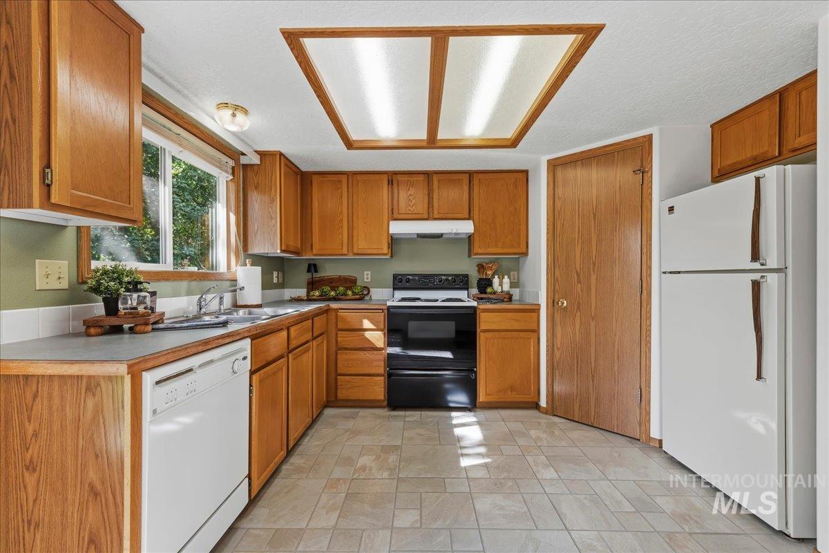 2515 Sunflower, Nampa, Idaho 83686, 3 Bedrooms, 2 Bathrooms, Residential For Sale, Price $360,000,MLS 99002980