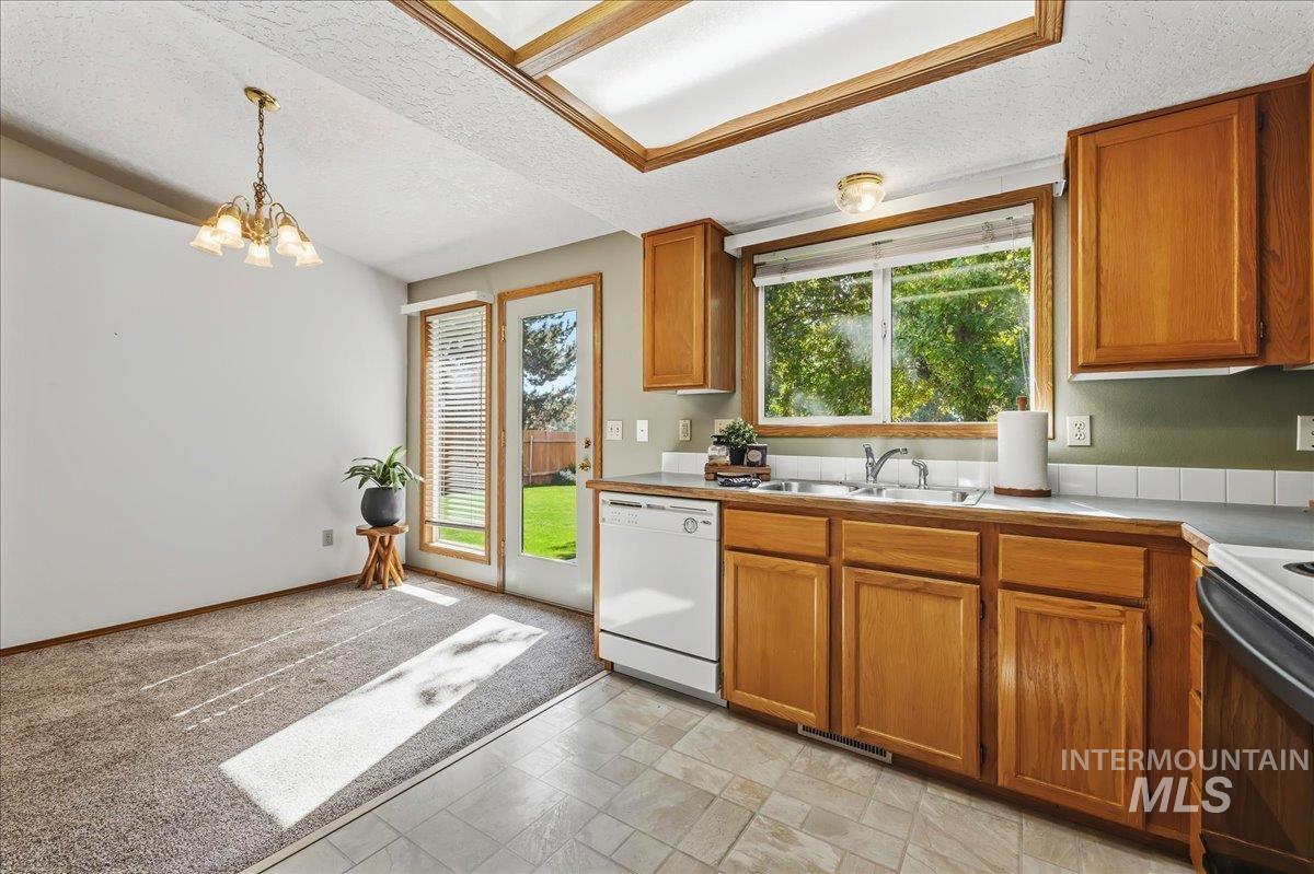 2515 Sunflower, Nampa, Idaho 83686, 3 Bedrooms, 2 Bathrooms, Residential For Sale, Price $360,000,MLS 99002980