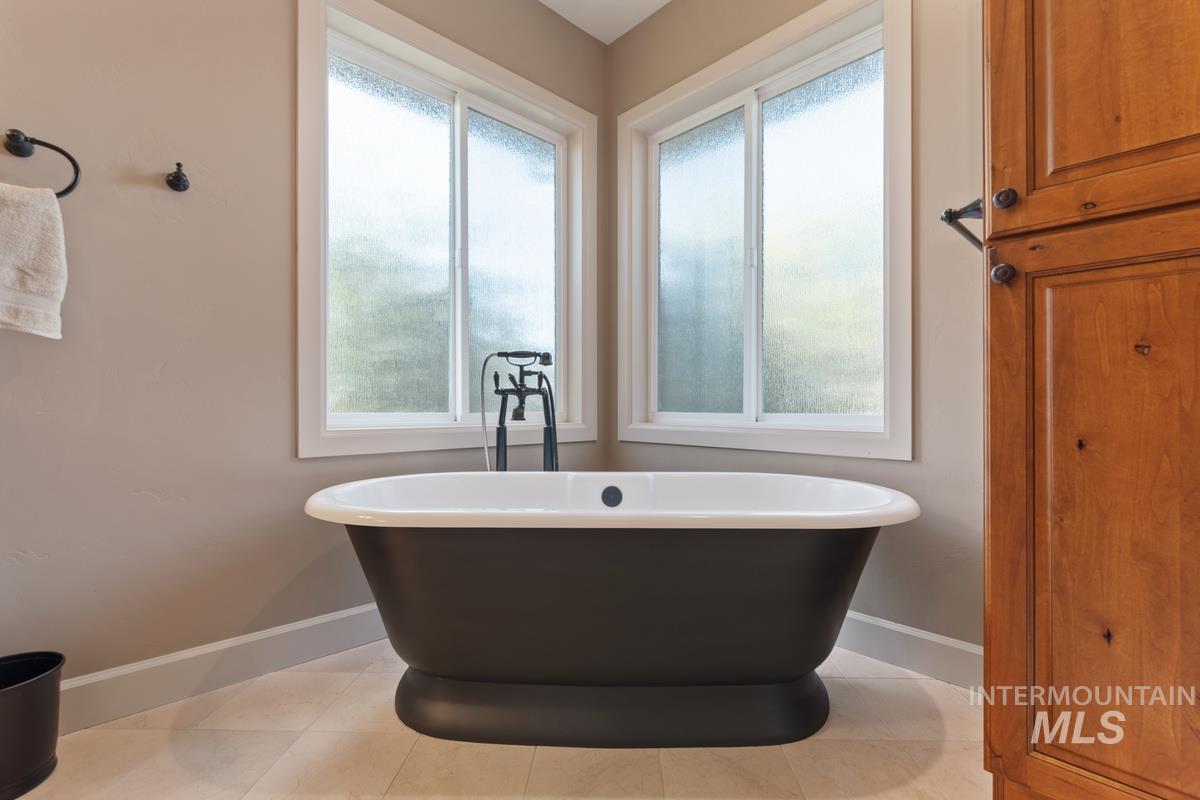 5340 S Black Cat Rd., Meridian, Idaho 83642, 3 Bedrooms, 4.5 Bathrooms, Residential For Sale, Price $2,450,000,MLS 99002989
