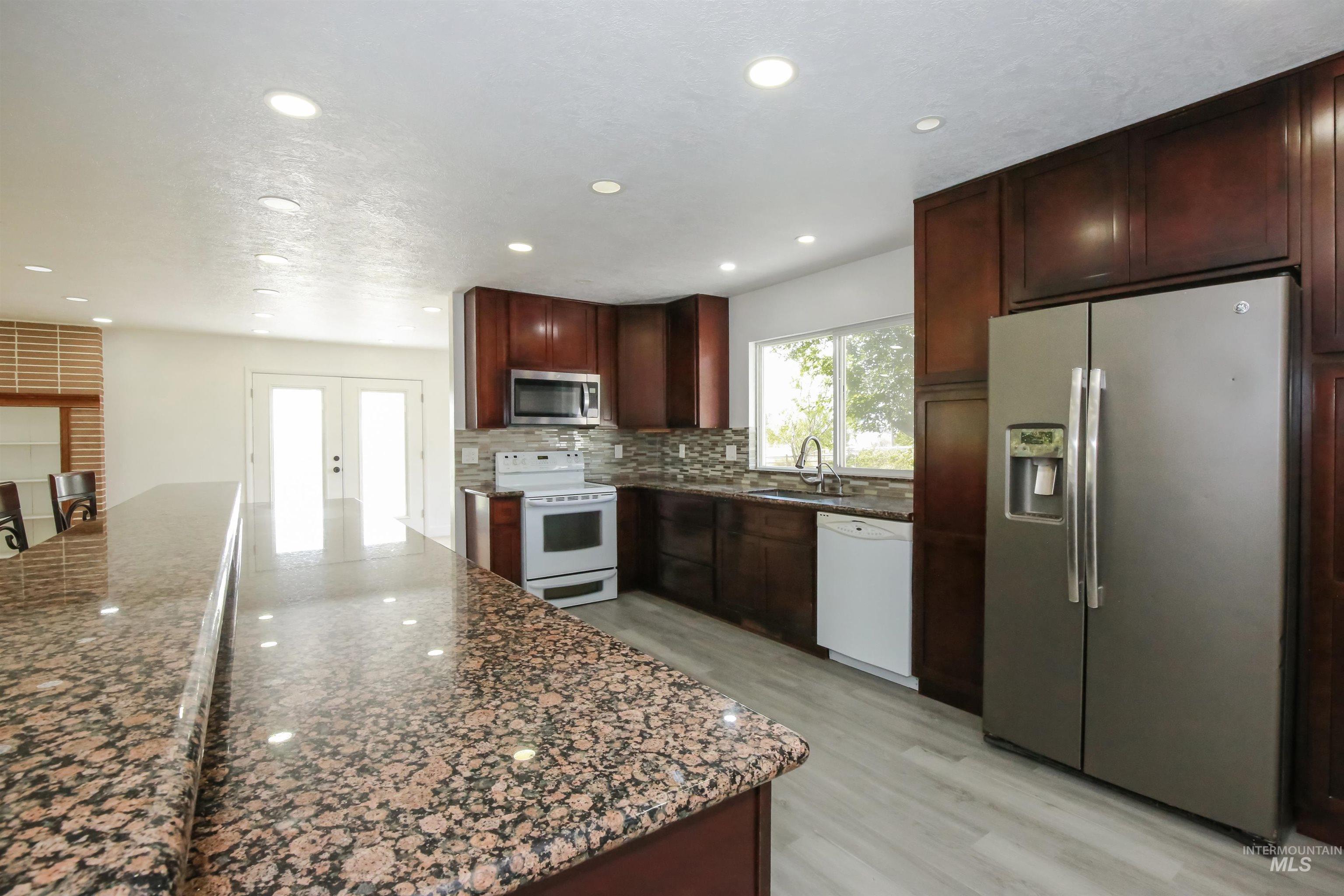2121 Alameda Drive, Ontario, Oregon 97914, 5 Bedrooms, 3 Bathrooms, Residential For Sale, Price $459,900, 99002995