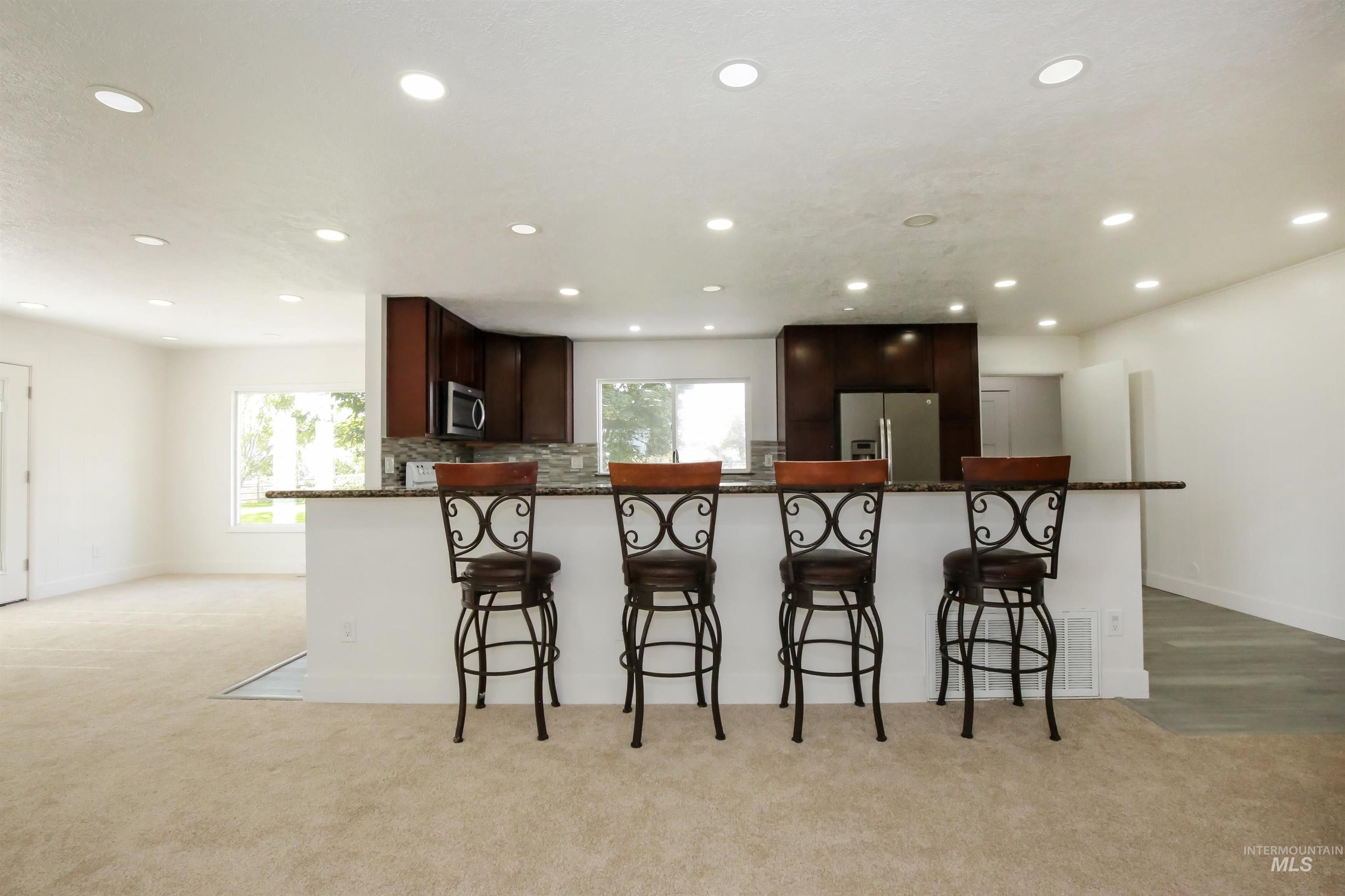 2121 Alameda Drive, Ontario, Oregon 97914, 5 Bedrooms, 3 Bathrooms, Residential For Sale, Price $459,900,MLS 99002995