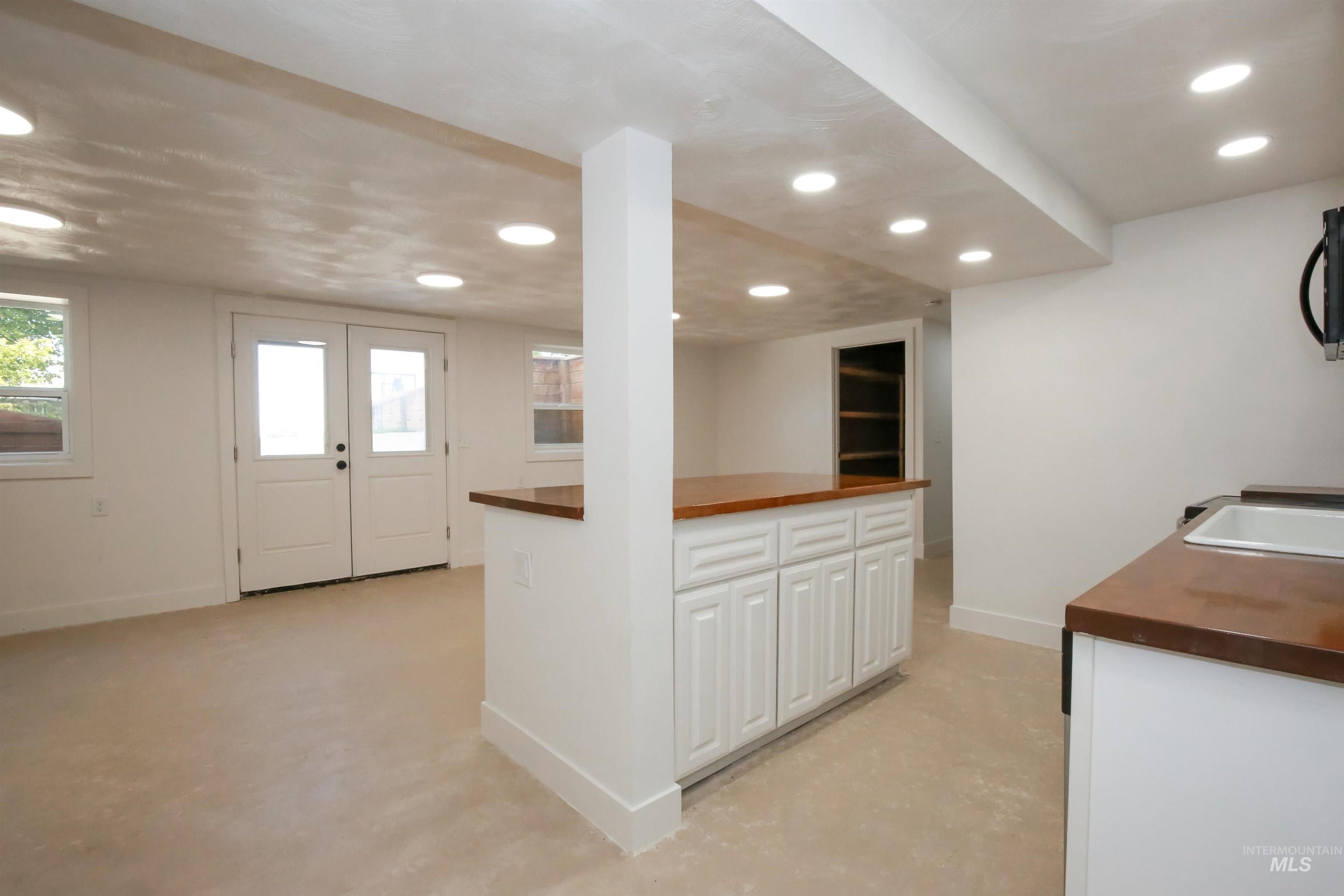 2121 Alameda Drive, Ontario, Oregon 97914, 5 Bedrooms, 3 Bathrooms, Residential For Sale, Price $459,900,MLS 99002995