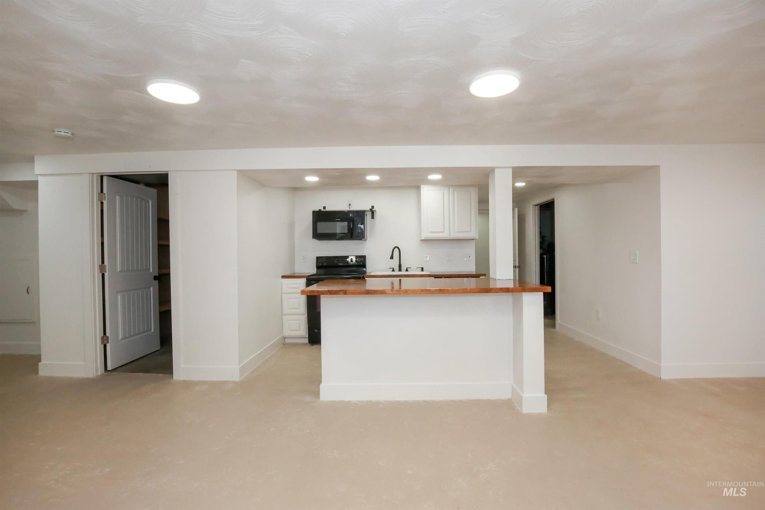 2121 Alameda Drive, Ontario, Oregon 97914, 5 Bedrooms, 3 Bathrooms, Residential For Sale, Price $459,900,MLS 99002995