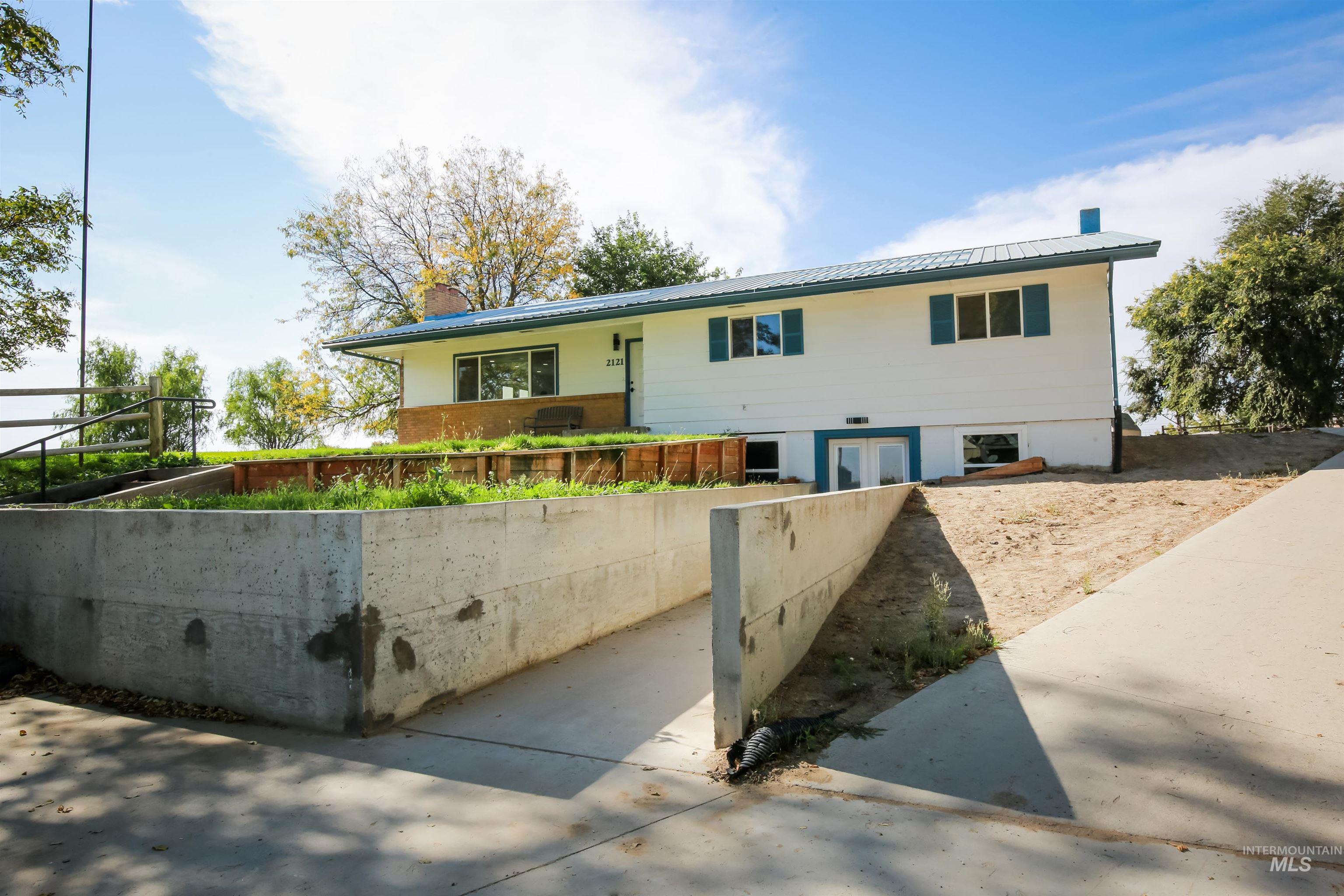 2121 Alameda Drive, Ontario, Oregon 97914, 5 Bedrooms, 3 Bathrooms, Residential For Sale, Price $459,900,MLS 99002995