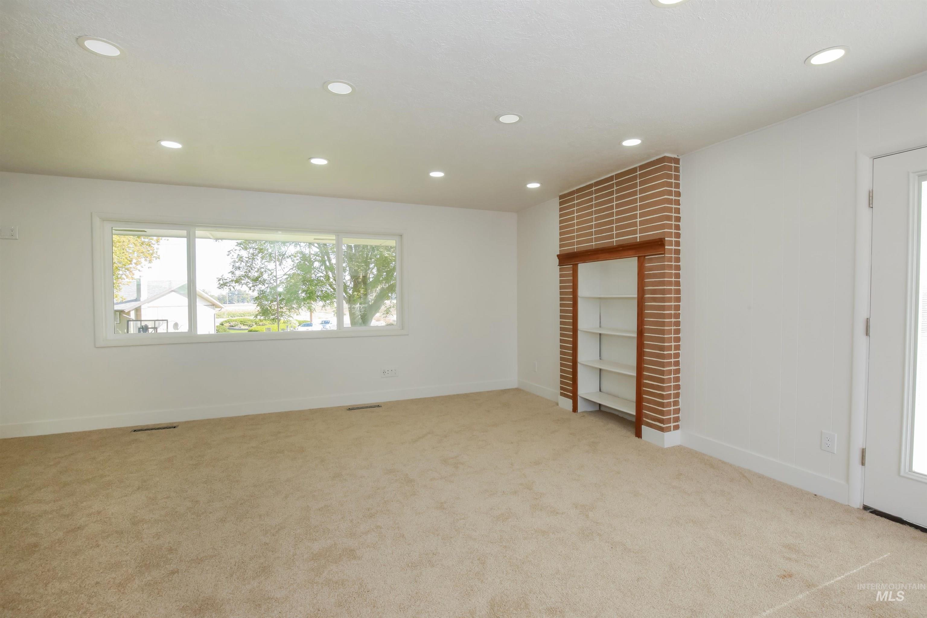 2121 Alameda Drive, Ontario, Oregon 97914, 5 Bedrooms, 3 Bathrooms, Residential For Sale, Price $459,900,MLS 99002995