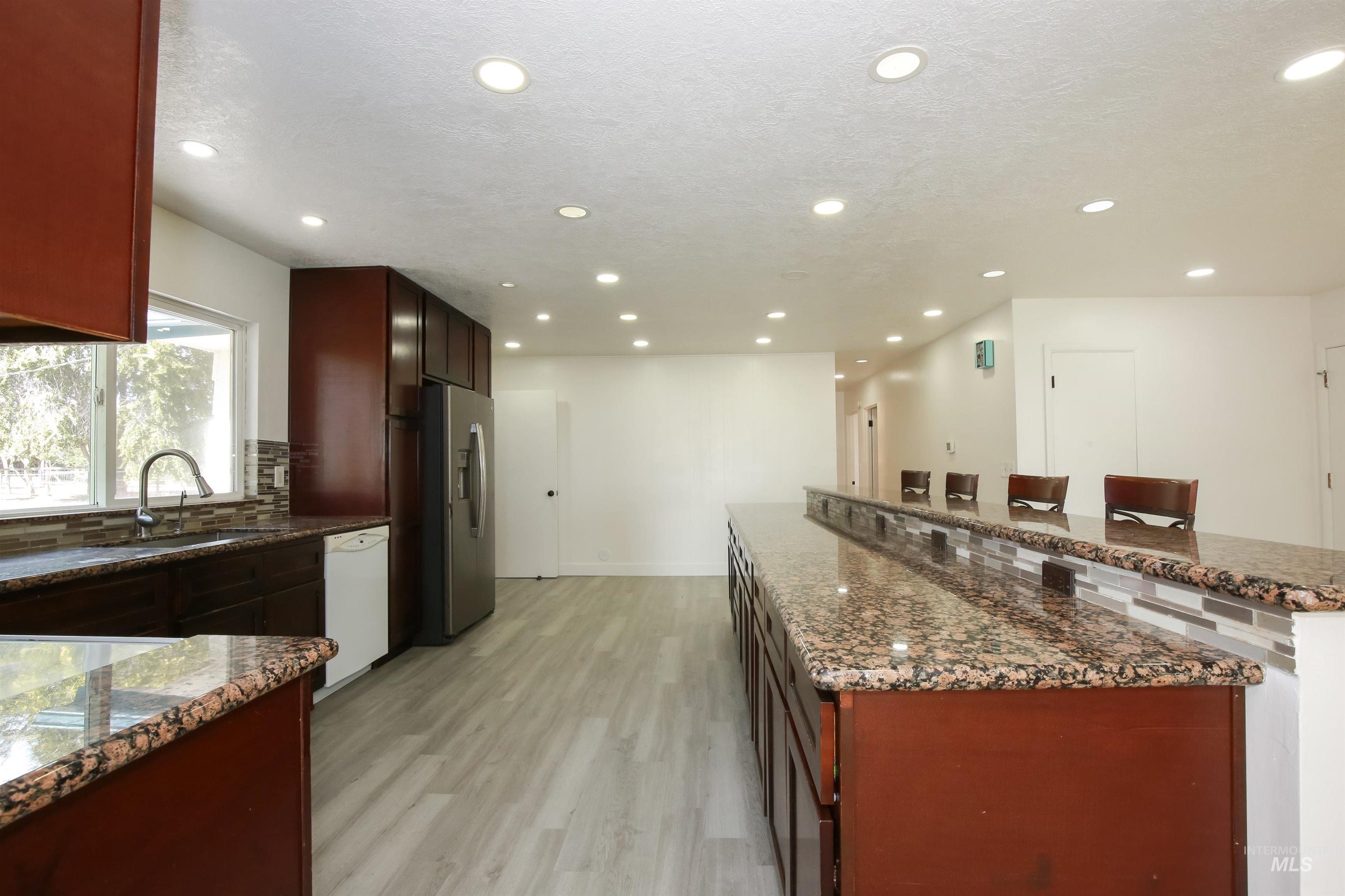 2121 Alameda Drive, Ontario, Oregon 97914, 5 Bedrooms, 3 Bathrooms, Residential For Sale, Price $459,900,MLS 99002995