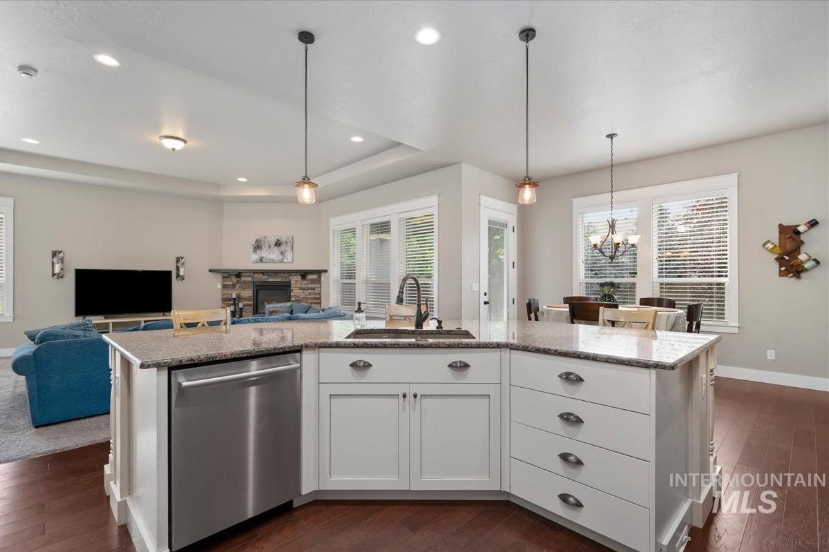 1931 N. Synergy Pl., Eagle, Idaho 83616, 4 Bedrooms, 2.5 Bathrooms, Residential For Sale, Price $949,900,MLS 99002998