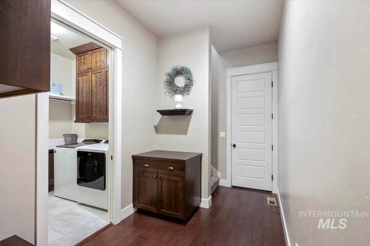 1931 N. Synergy Pl., Eagle, Idaho 83616, 4 Bedrooms, 2.5 Bathrooms, Residential For Sale, Price $949,900,MLS 99002998
