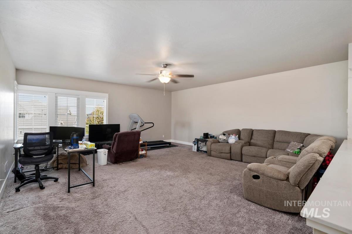1931 N. Synergy Pl., Eagle, Idaho 83616, 4 Bedrooms, 2.5 Bathrooms, Residential For Sale, Price $949,900,MLS 99002998