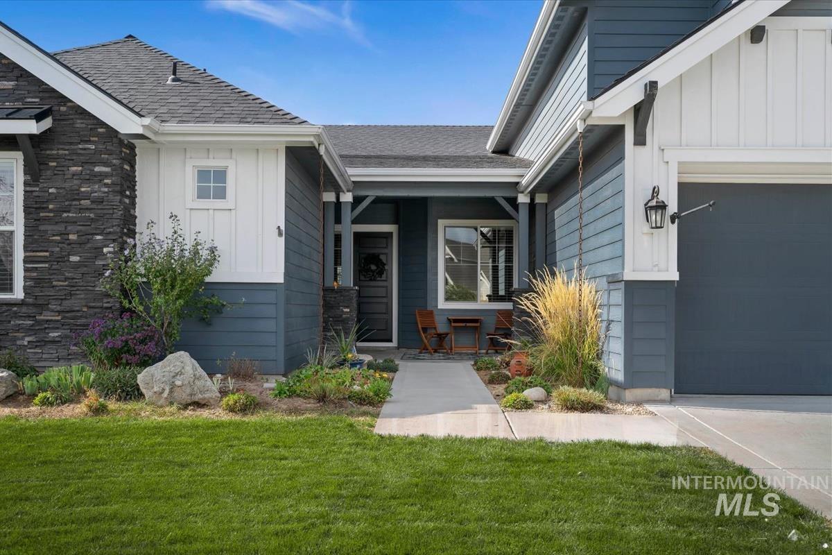 1931 N. Synergy Pl., Eagle, Idaho 83616, 4 Bedrooms, 2.5 Bathrooms, Residential For Sale, Price $949,900,MLS 99002998