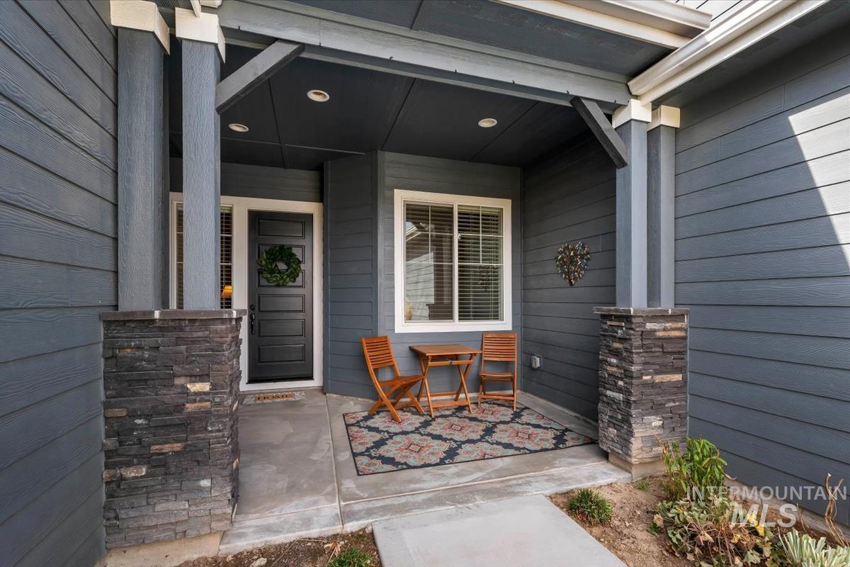 1931 N. Synergy Pl., Eagle, Idaho 83616, 4 Bedrooms, 2.5 Bathrooms, Residential For Sale, Price $949,900,MLS 99002998