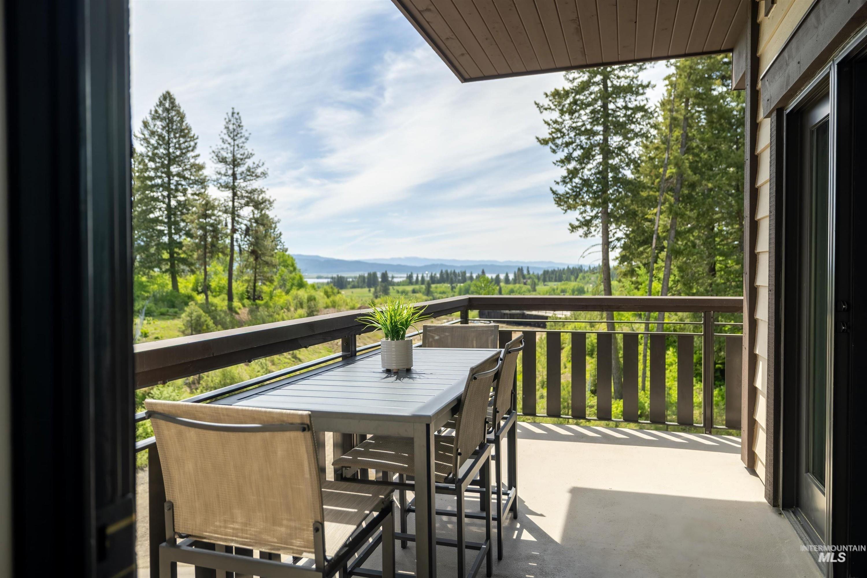 780 Village Dr., Donnelly, Idaho 83615, 2 Bedrooms, 2 Bathrooms, Residential For Sale, Price $825,900,MLS 99003012