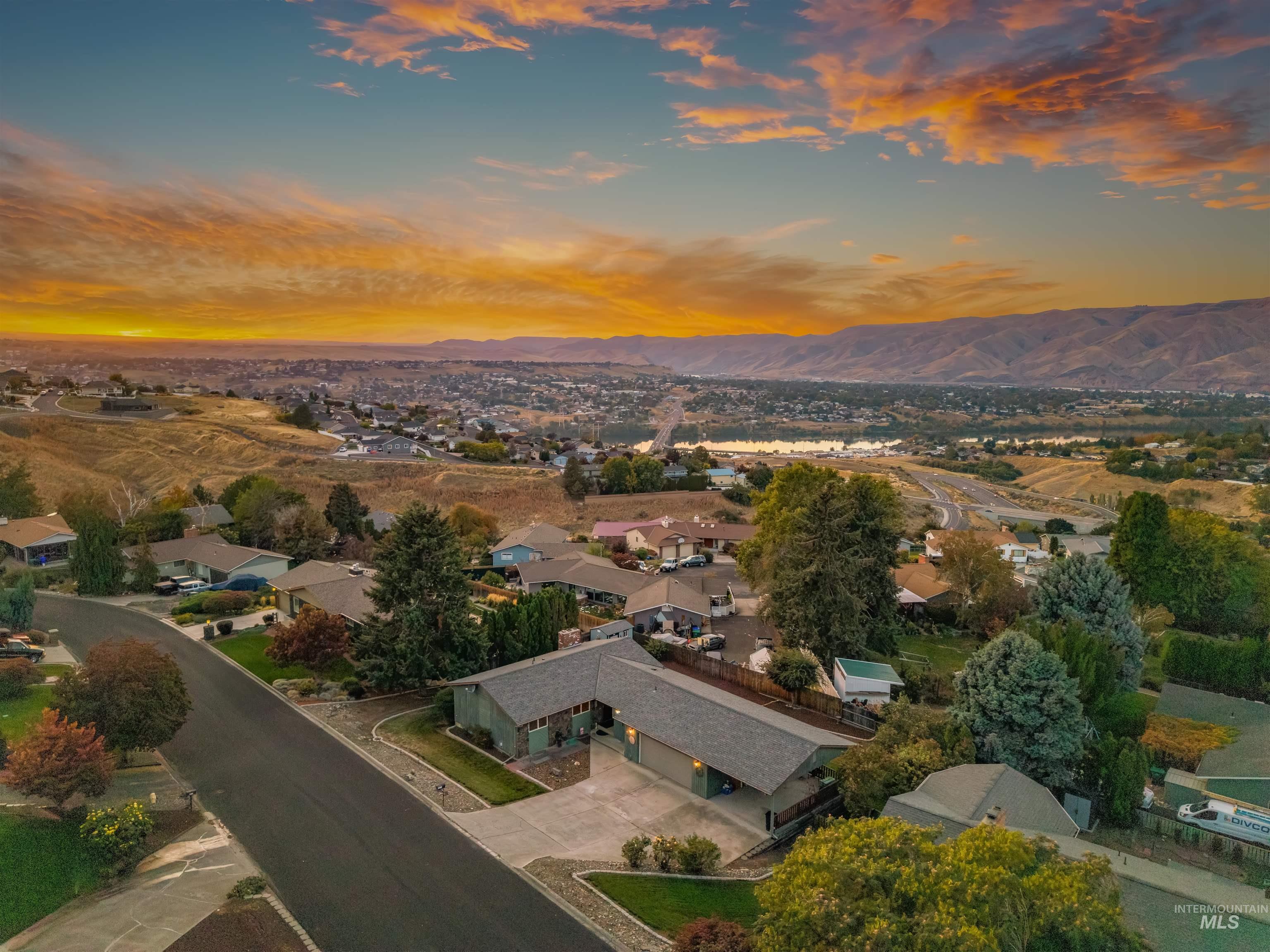 3016 Mayfair Ridge, Lewiston, Idaho 83501, 4 Bedrooms, 3 Bathrooms, Residential For Sale, Price $499,900,MLS 99003026