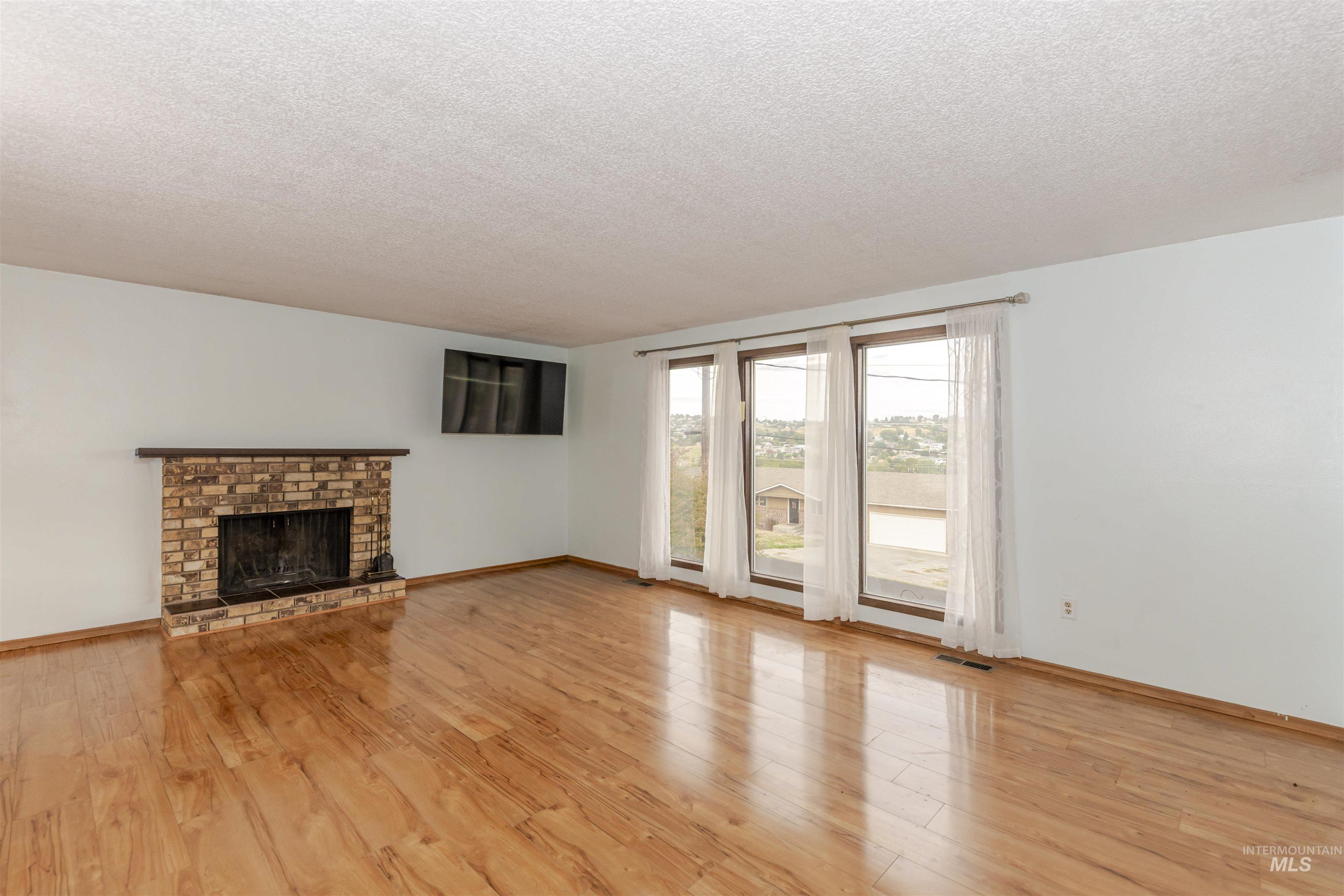 2909 Meadowlark Drive, Lewiston, Idaho 83501, 3 Bedrooms, 2.5 Bathrooms, Residential For Sale, Price $348,000,MLS 99003028