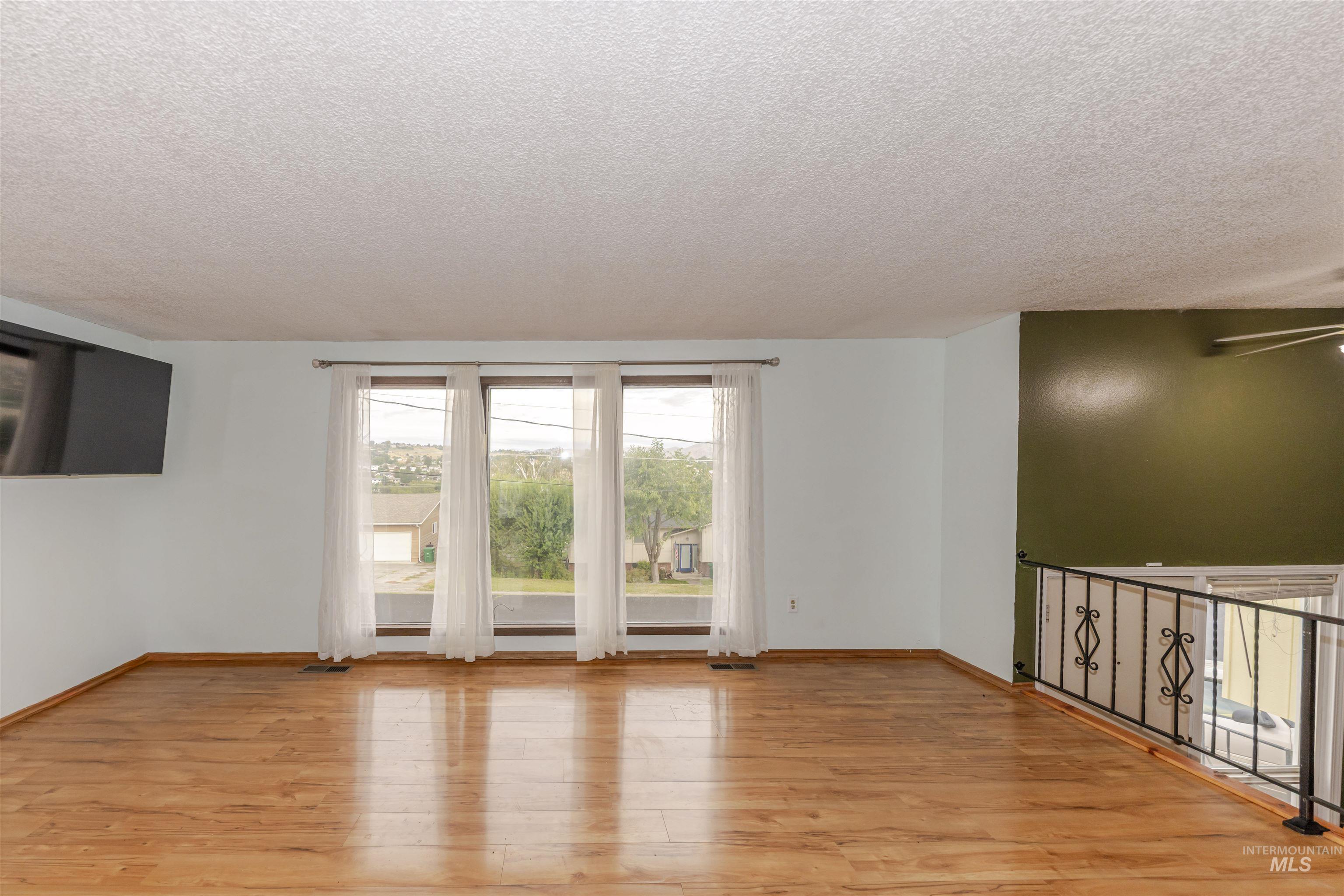 2909 Meadowlark Drive, Lewiston, Idaho 83501, 3 Bedrooms, 2.5 Bathrooms, Residential For Sale, Price $348,000,MLS 99003028