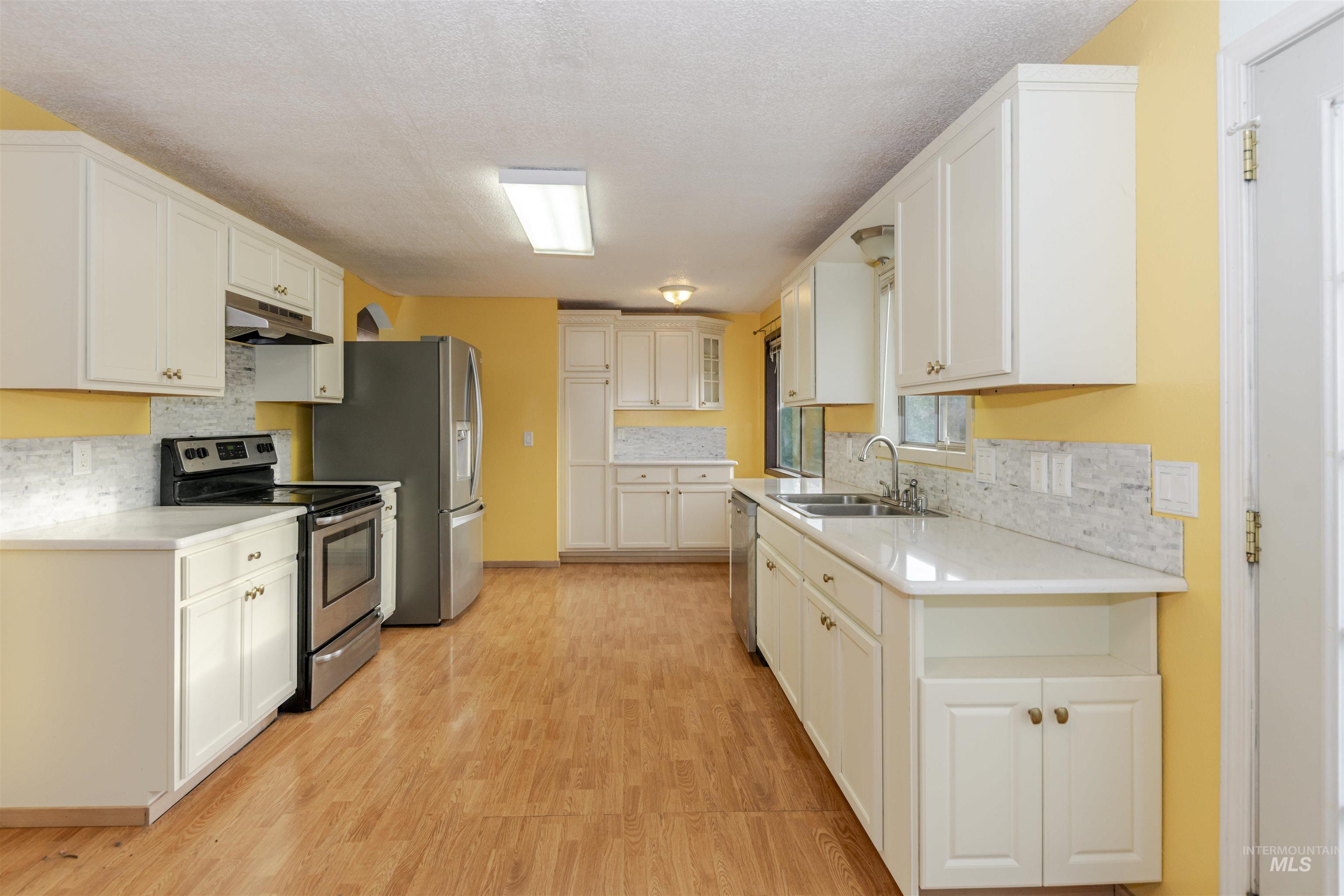 2909 Meadowlark Drive, Lewiston, Idaho 83501, 3 Bedrooms, 2.5 Bathrooms, Residential For Sale, Price $348,000,MLS 99003028