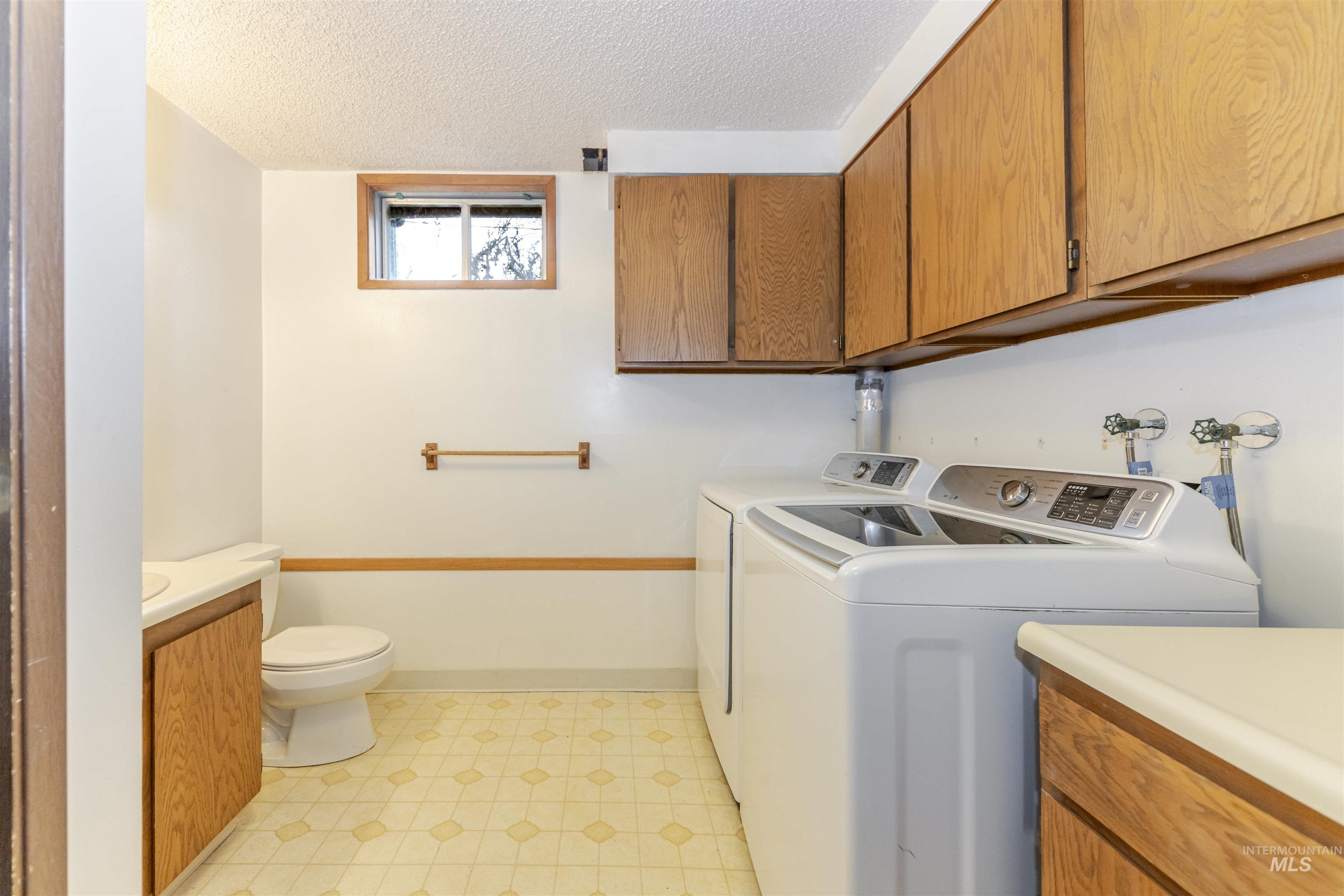 2909 Meadowlark Drive, Lewiston, Idaho 83501, 3 Bedrooms, 2.5 Bathrooms, Residential For Sale, Price $348,000,MLS 99003028