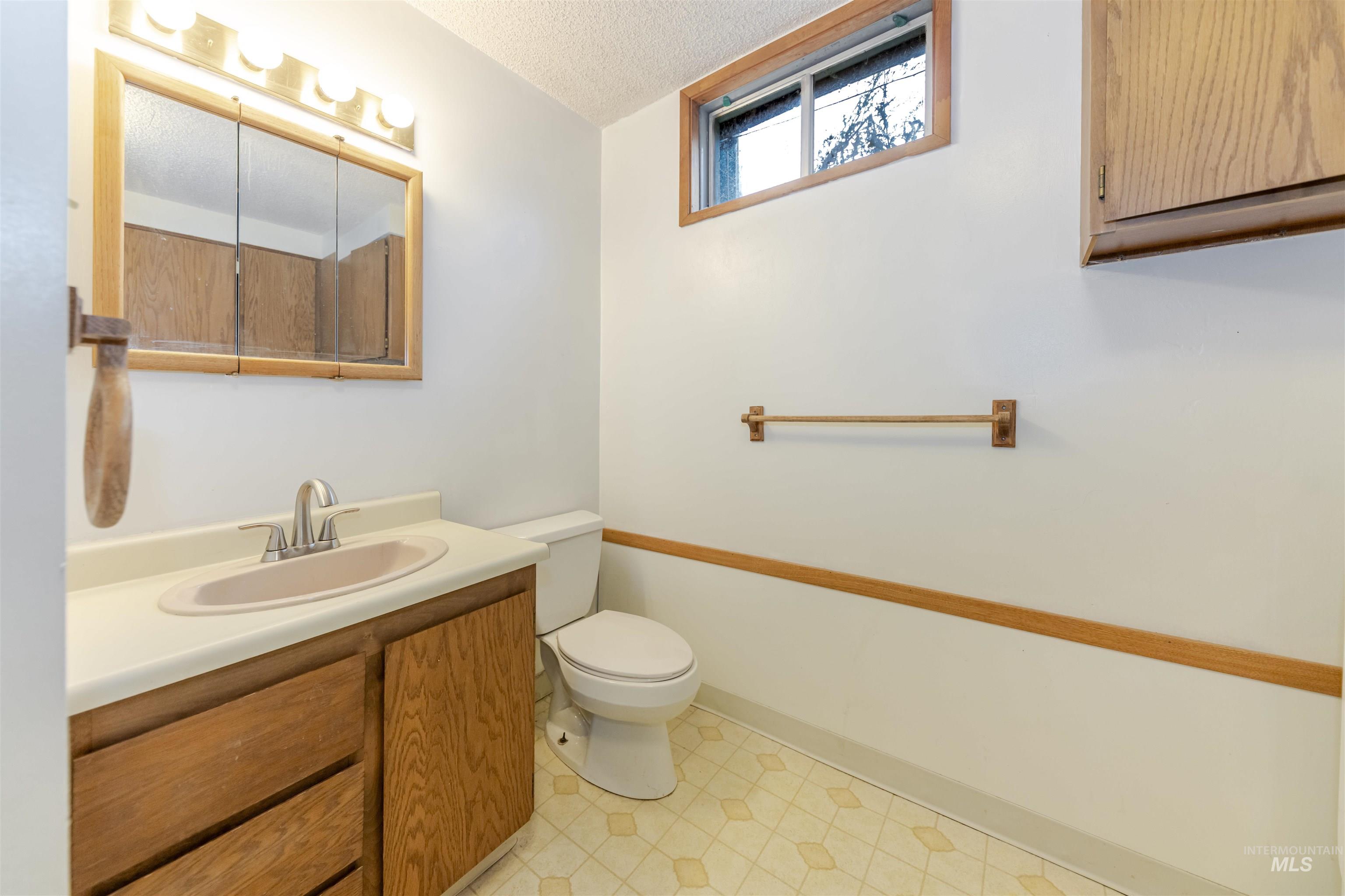 2909 Meadowlark Drive, Lewiston, Idaho 83501, 3 Bedrooms, 2.5 Bathrooms, Residential For Sale, Price $348,000,MLS 99003028