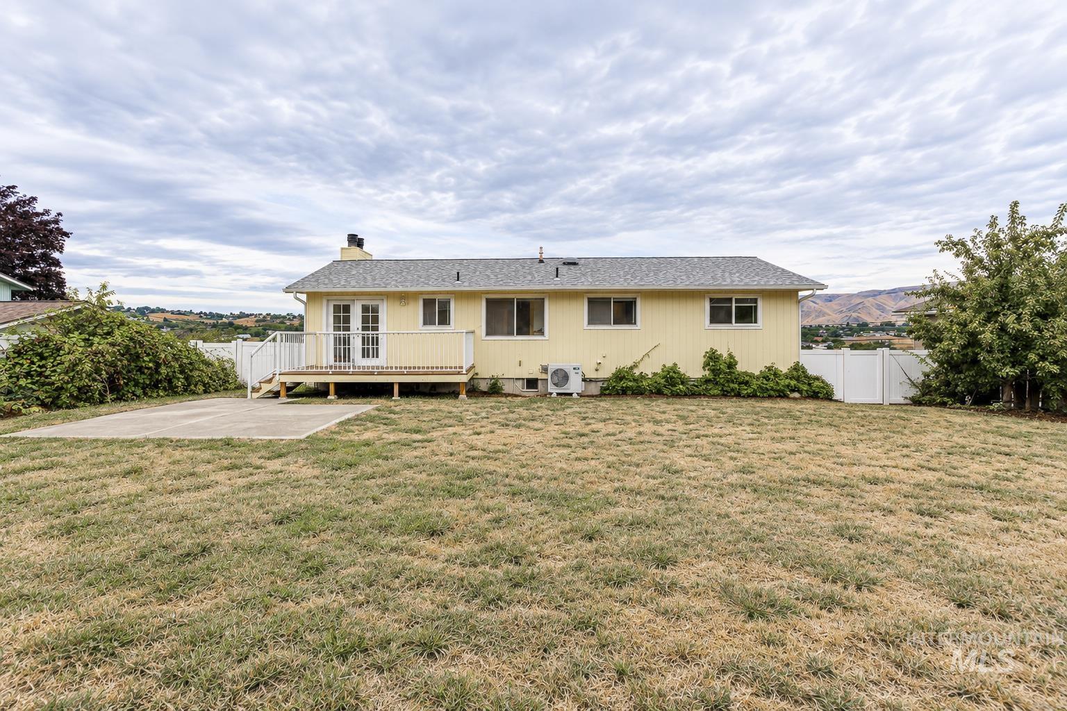 2909 Meadowlark Drive, Lewiston, Idaho 83501, 3 Bedrooms, 2.5 Bathrooms, Residential For Sale, Price $348,000,MLS 99003028