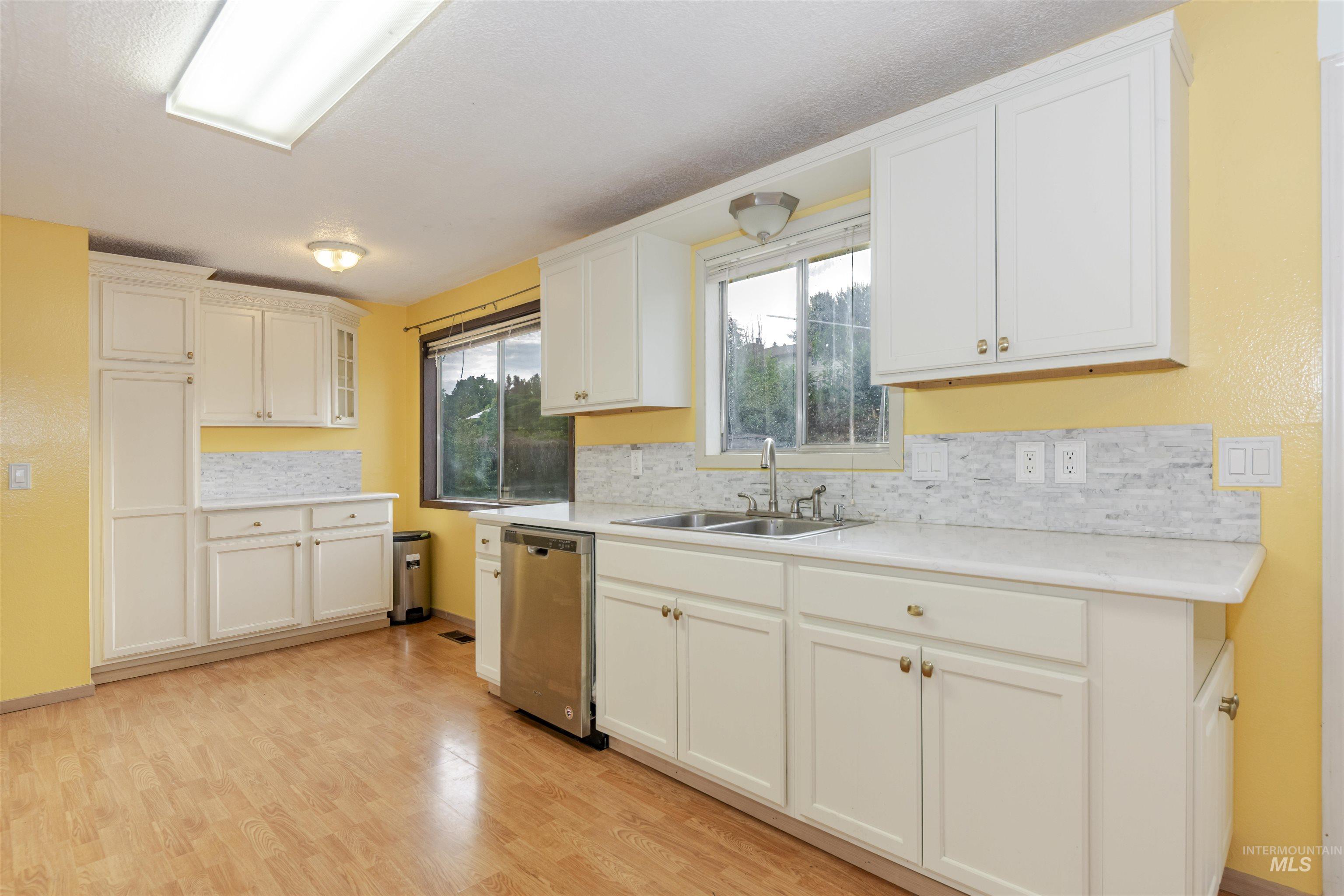 2909 Meadowlark Drive, Lewiston, Idaho 83501, 3 Bedrooms, 2.5 Bathrooms, Residential For Sale, Price $348,000,MLS 99003028