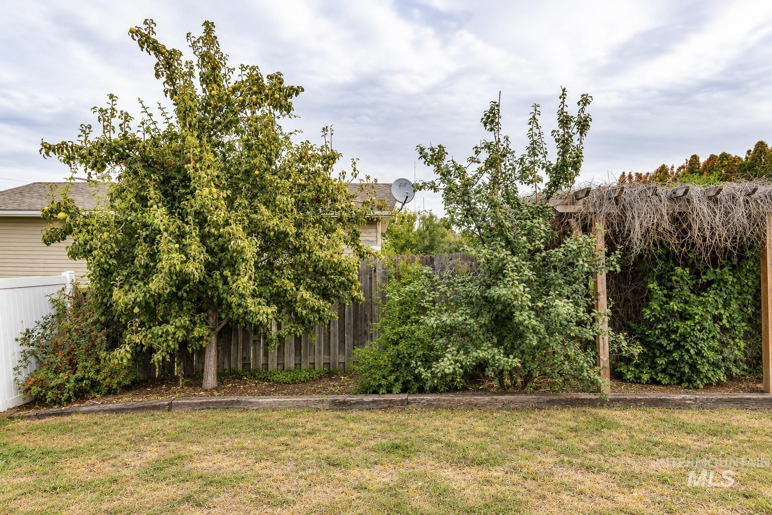 2909 Meadowlark Drive, Lewiston, Idaho 83501, 3 Bedrooms, 2.5 Bathrooms, Residential For Sale, Price $348,000,MLS 99003028