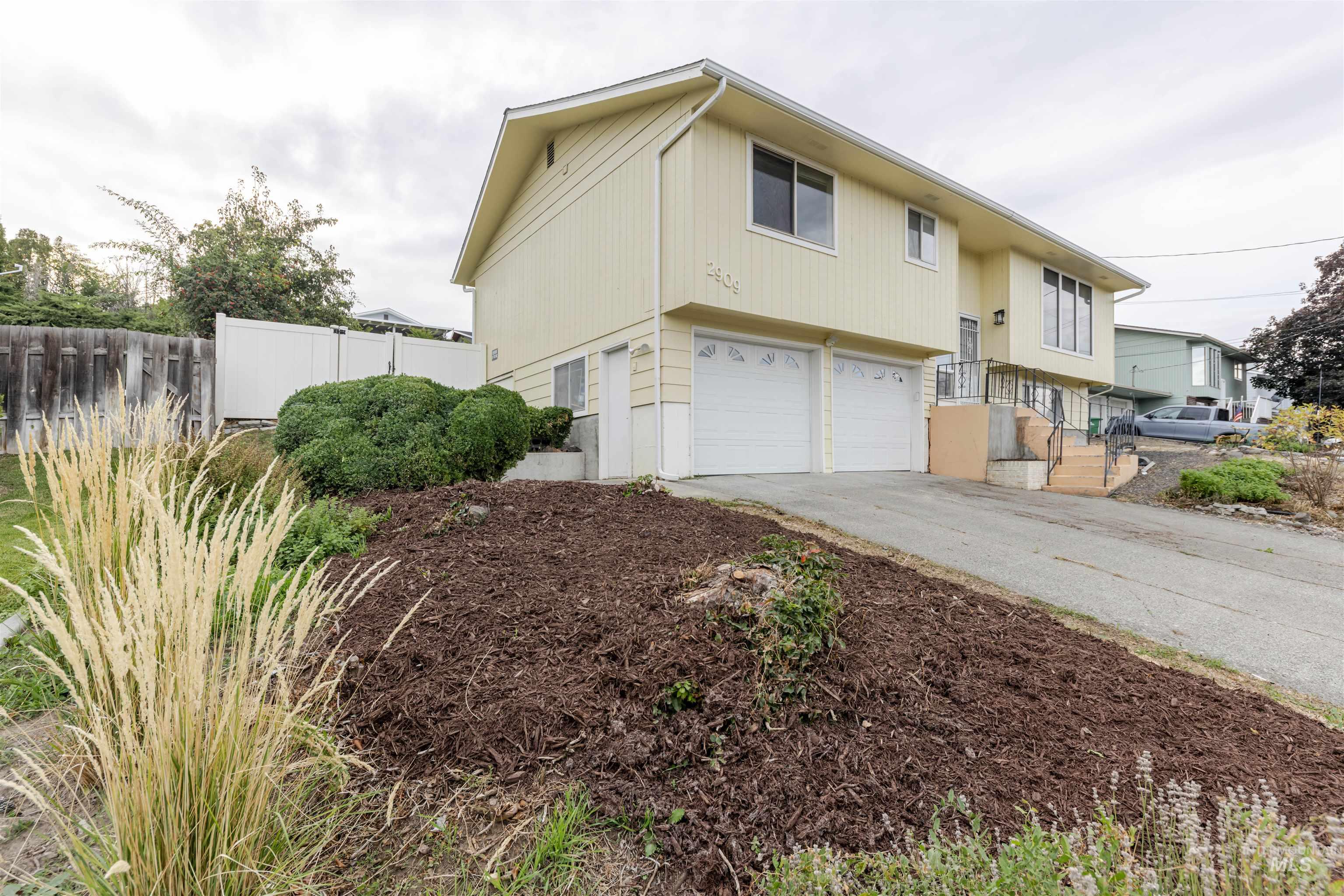 2909 Meadowlark Drive, Lewiston, Idaho 83501, 3 Bedrooms, 2.5 Bathrooms, Residential For Sale, Price $348,000,MLS 99003028