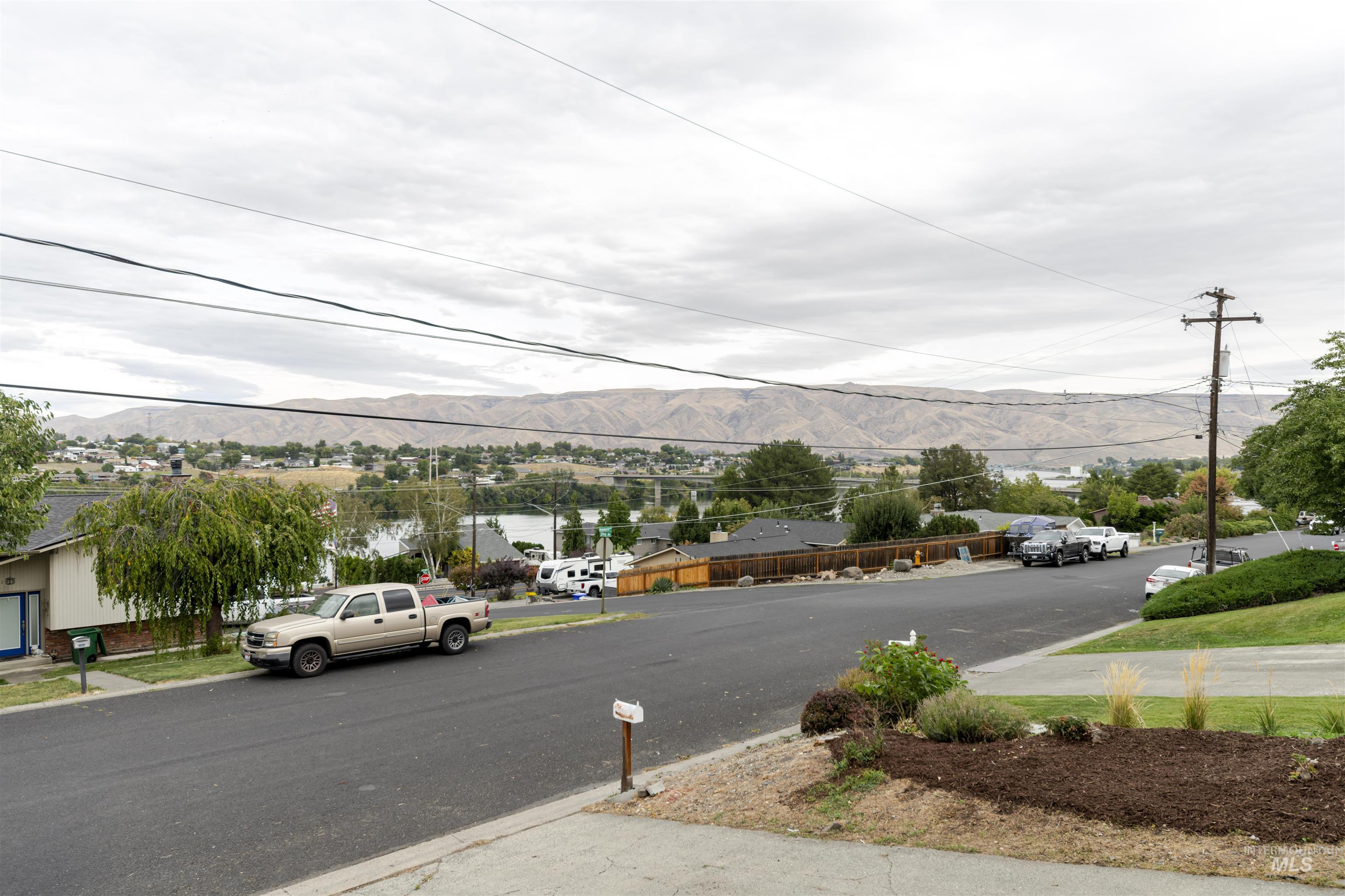 2909 Meadowlark Drive, Lewiston, Idaho 83501, 3 Bedrooms, 2.5 Bathrooms, Residential For Sale, Price $348,000,MLS 99003028