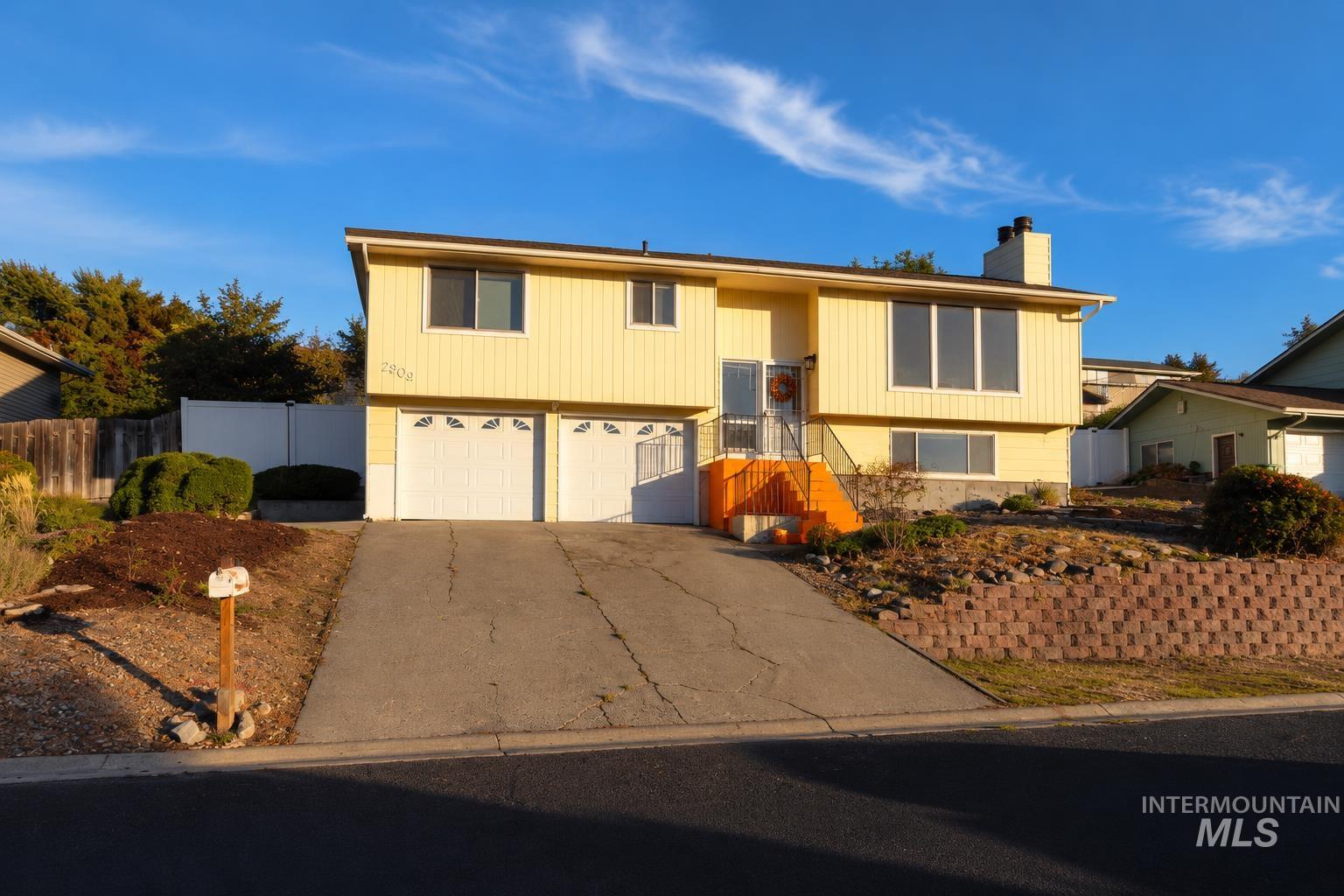 2909 Meadowlark Drive, Lewiston, Idaho 83501, 3 Bedrooms, 2.5 Bathrooms, Residential For Sale, Price $348,000,MLS 99003028