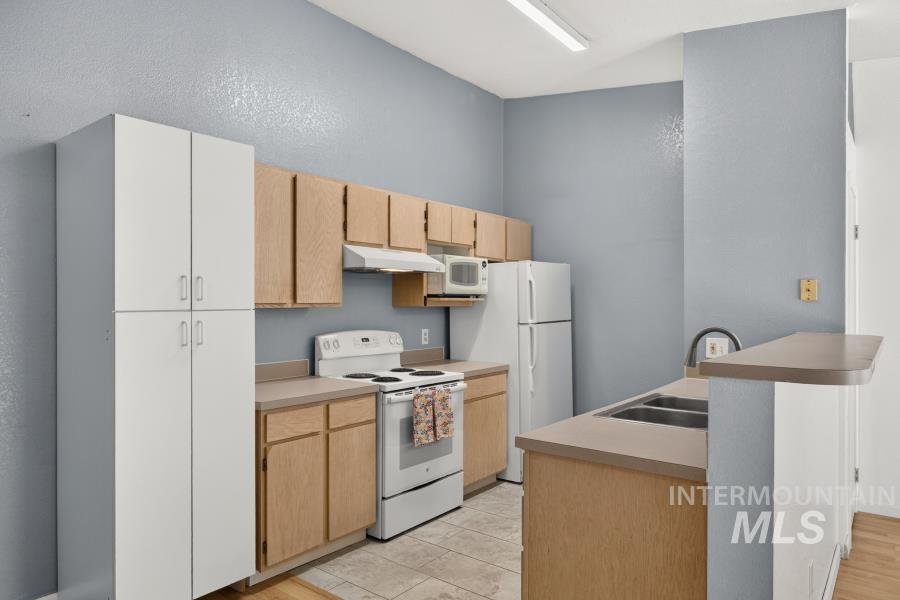 131 Baker St., Moscow, Idaho 83843, 3 Bedrooms, 2 Bathrooms, Residential For Sale, Price $239,000,MLS 99003030