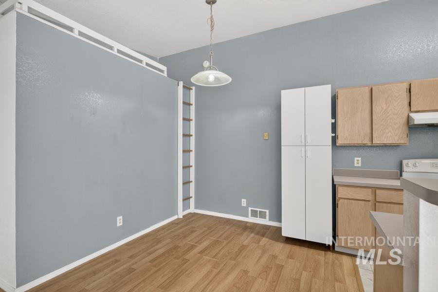 131 Baker St., Moscow, Idaho 83843, 3 Bedrooms, 2 Bathrooms, Residential For Sale, Price $239,000,MLS 99003030