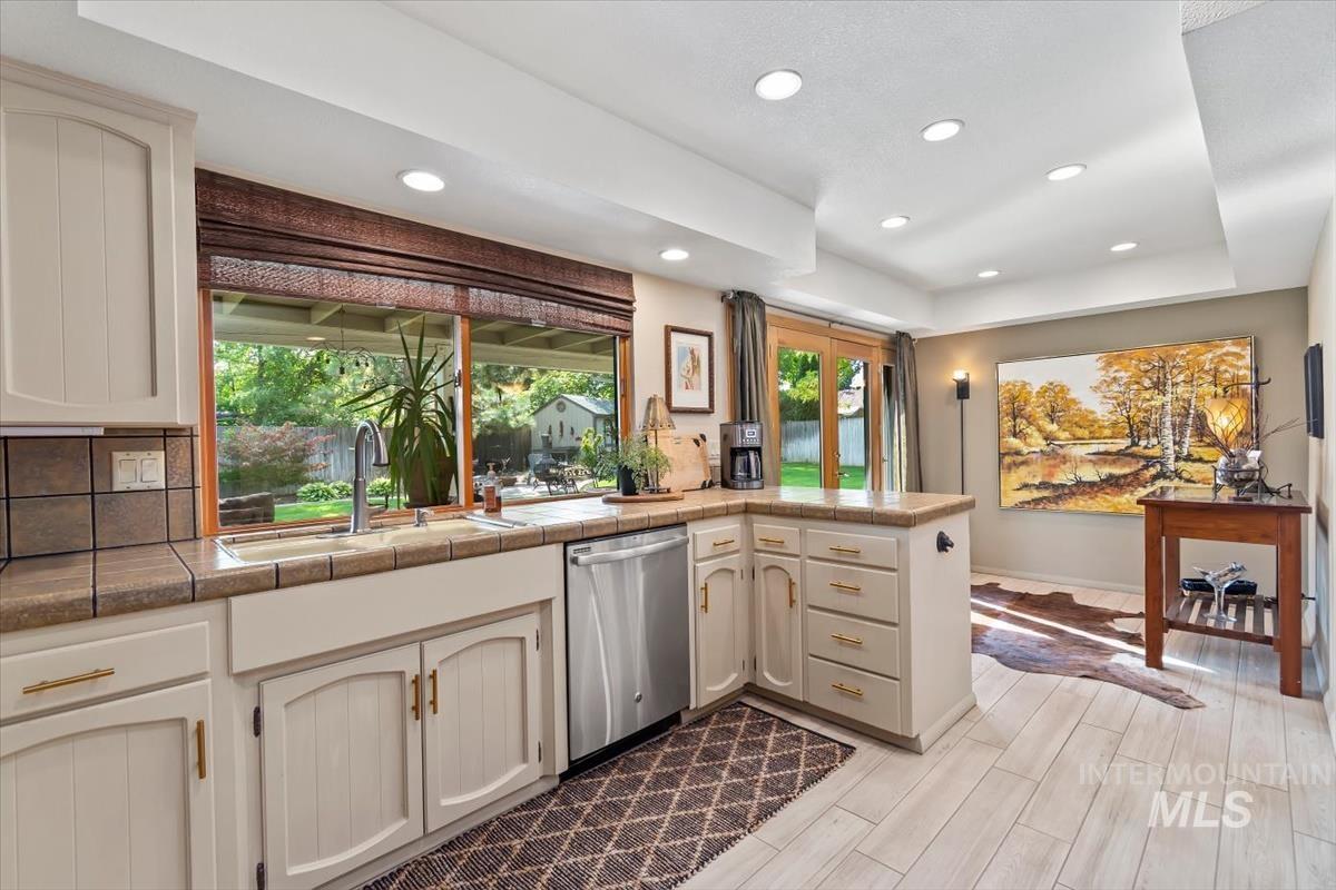 2570 Bruins Circle, Boise, Idaho 83704, 4 Bedrooms, 2.5 Bathrooms, Residential For Sale, Price $699,900,MLS 99003035